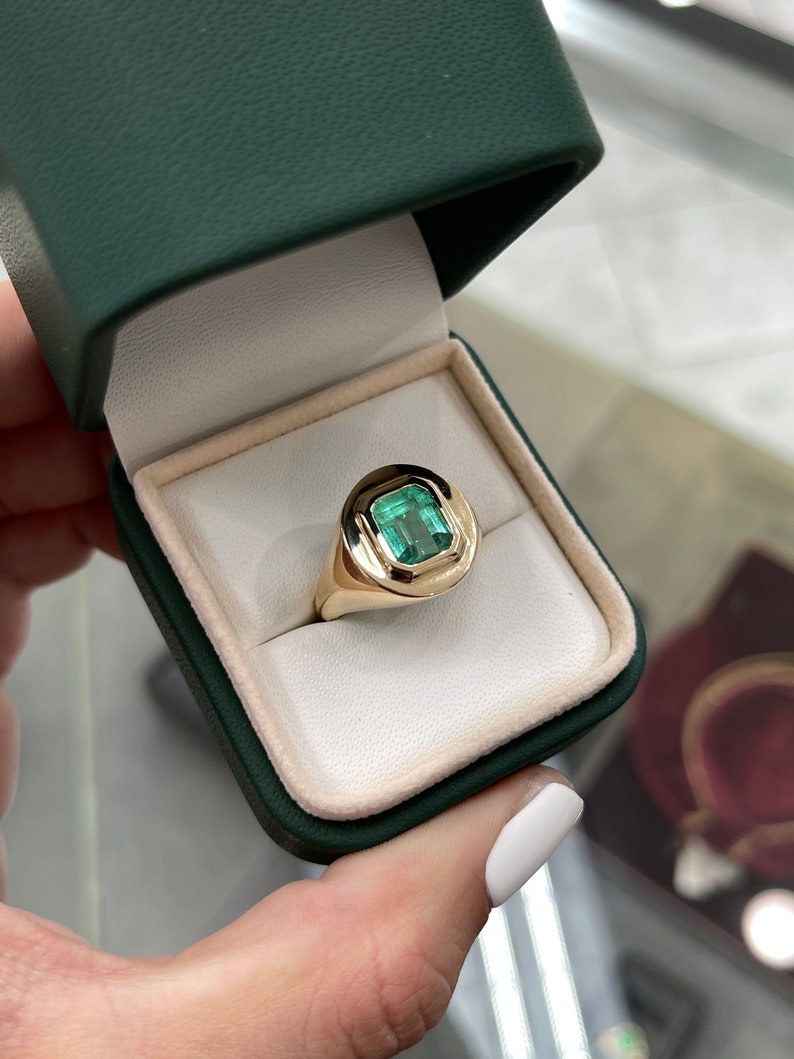 2.81 Carat Natural Colombian Emerald Solitaire Rich Sea Men's Signet Ring 18K Gold - Luxury Statement Jewelry for Weddings, Gifts & Formal Occasions
