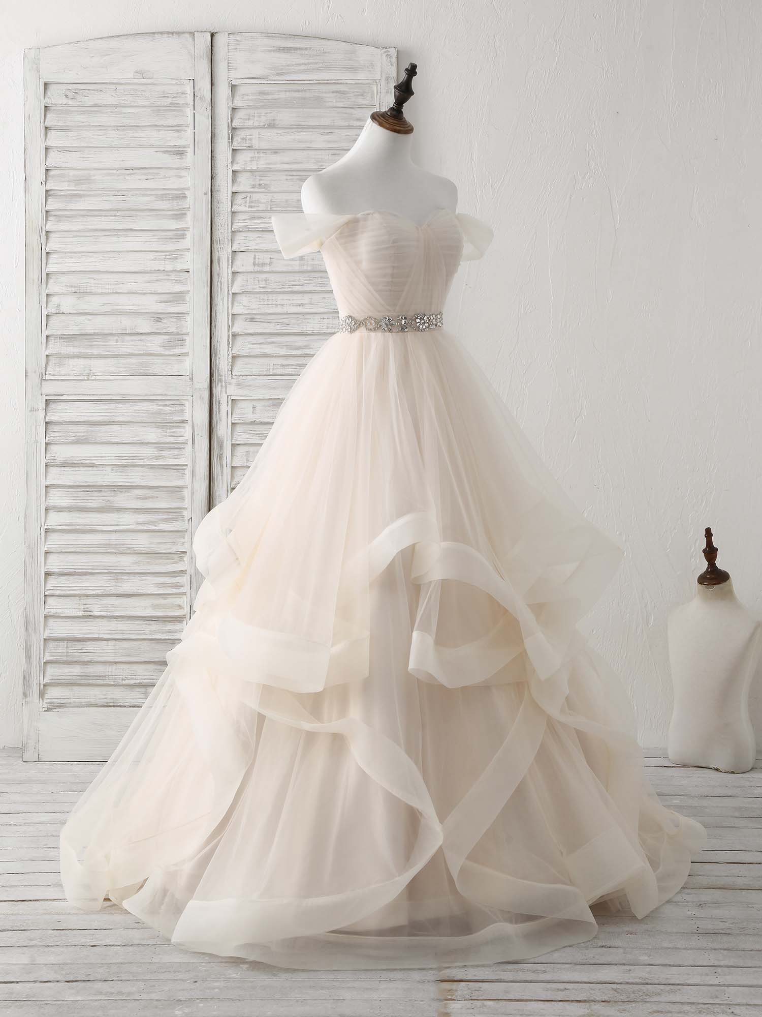 Elegant Champagne Sweetheart Off-Shoulder Tulle Long Prom Dress for Homecoming, Formal Events & Special Occasions