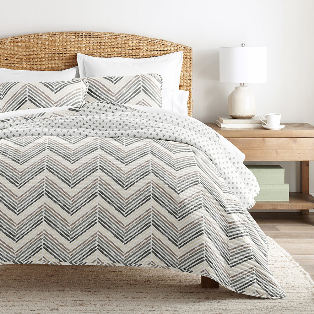 Reversible Diamond Chevron Quilted Bedspread Set - Soft & Stylish Comforter Cover for Queen/King Size Beds - Perfect for Guest Rooms, Master Bedrooms & Cozy Home Decor