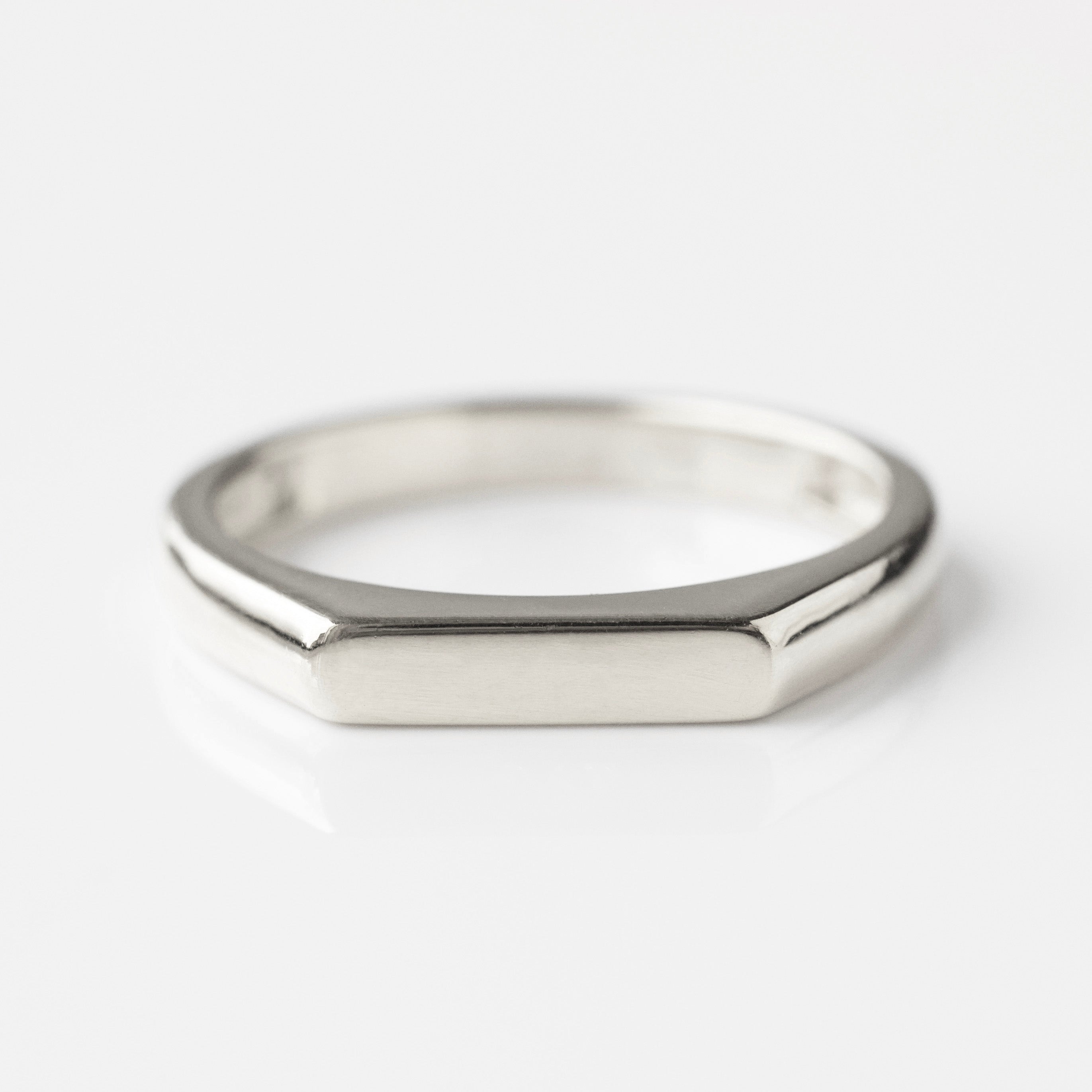 Personalized Vintage Signet Ring for Men & Women - Custom Engraved Initials & Symbols - Perfect for Weddings, Gifts & Everyday Wear