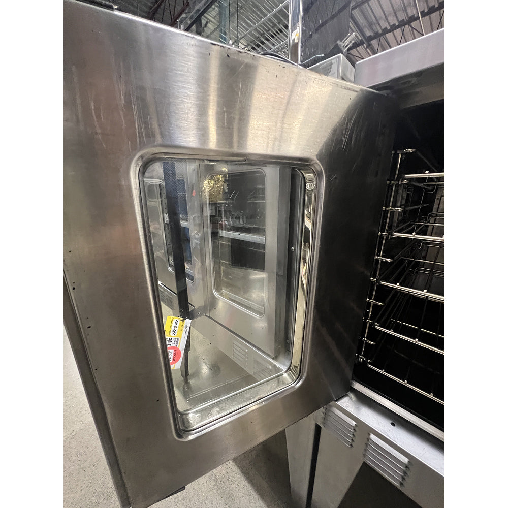Garland SUMG 100 Single Deck Full Size Commercial Natural Gas Convection Oven - Perfect for Restaurants, Bakeries & Catering Businesses