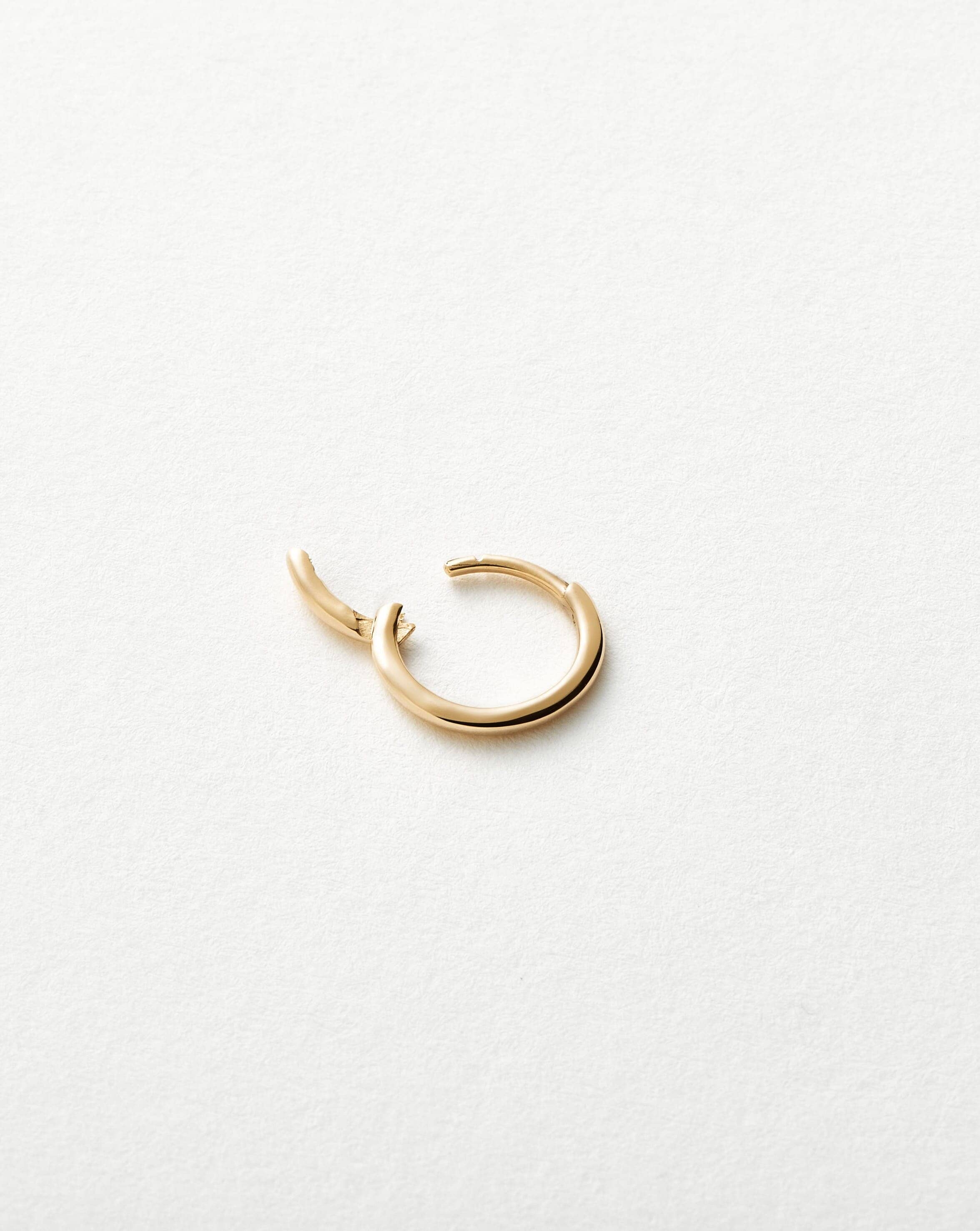 Elegant Single Mini Hoop Earrings for Women - Classic Gold/Silver Small Hoop Earrings - Perfect for Everyday Wear, Date Night & Office