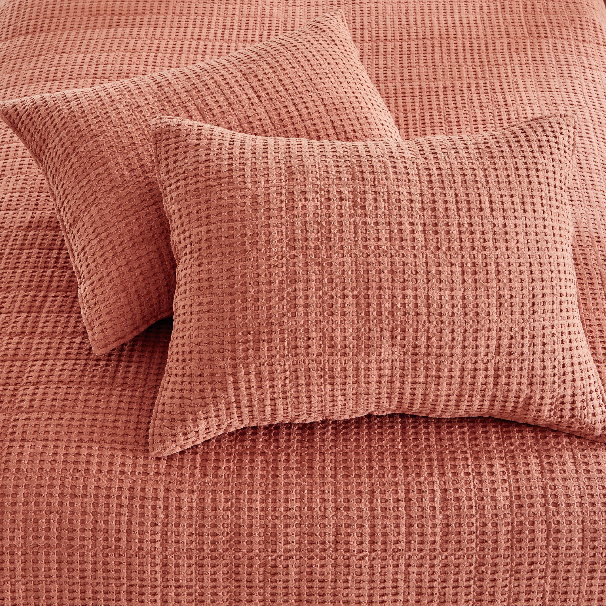 Luxury Mills Waffle Quilt Set - Ultra Soft Bedding Collection for Queen/King Size Beds - Perfect for Cozy Bedrooms, Guest Rooms & Hotel Stays