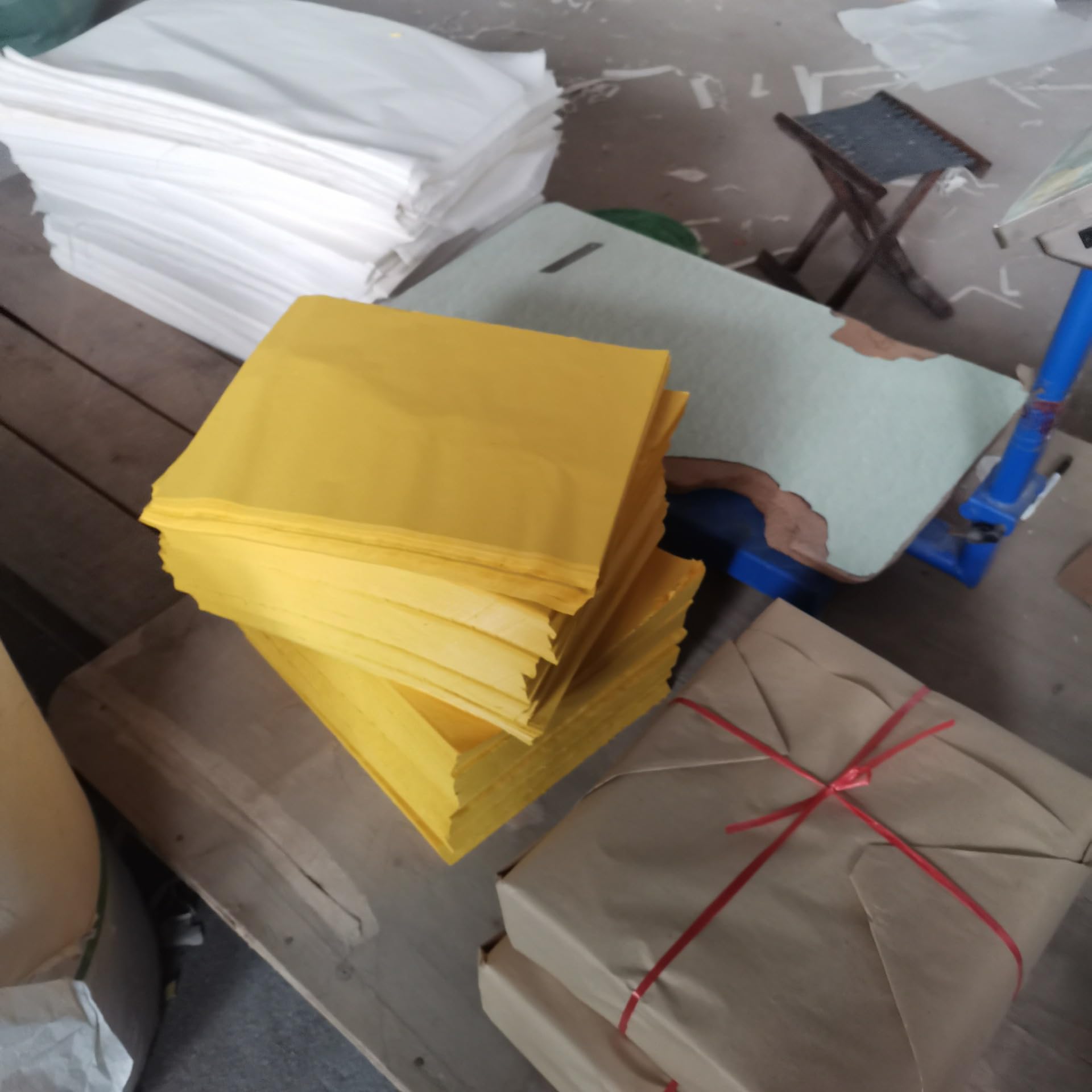 Premium Yellow Watch Paper 30x27cm - 800 Sheets of Sacrificial Yellow Burnt Paper, Hemp Paper for Money Burning | Ideal for Ancestral Worship, Funeral Ceremonies & Spiritual Rituals