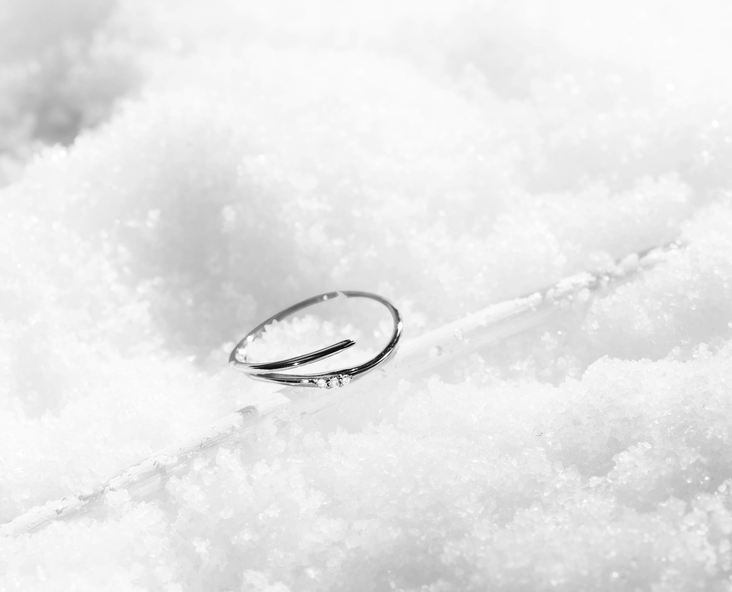 14K Black Gold Wedding Ring for Women - Handmade Victorian Gothic Engagement Ring, Minimalist Solid Gold Band with Diamonds | Perfect for Goth Brides, Alternative Weddings & Unique Proposals