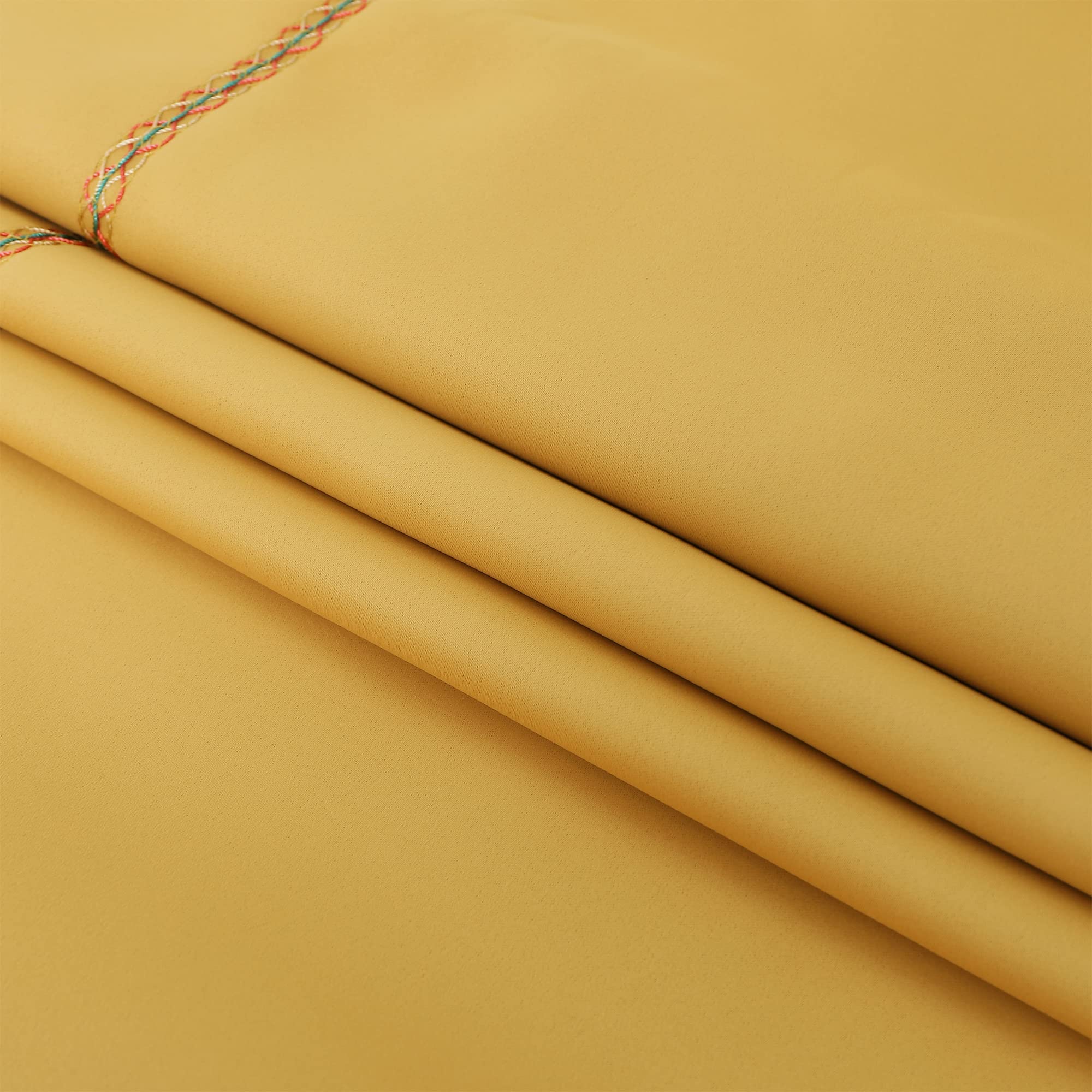 210 x 50 cm Gold Bed Runner for Queen & Full Size Beds - Luxury Bed Throw for Foot of Bed, Bedroom Decor, Hotel & Wedding Room Styling - Perfect for Master Bedrooms, Guest Rooms & Special Occasions