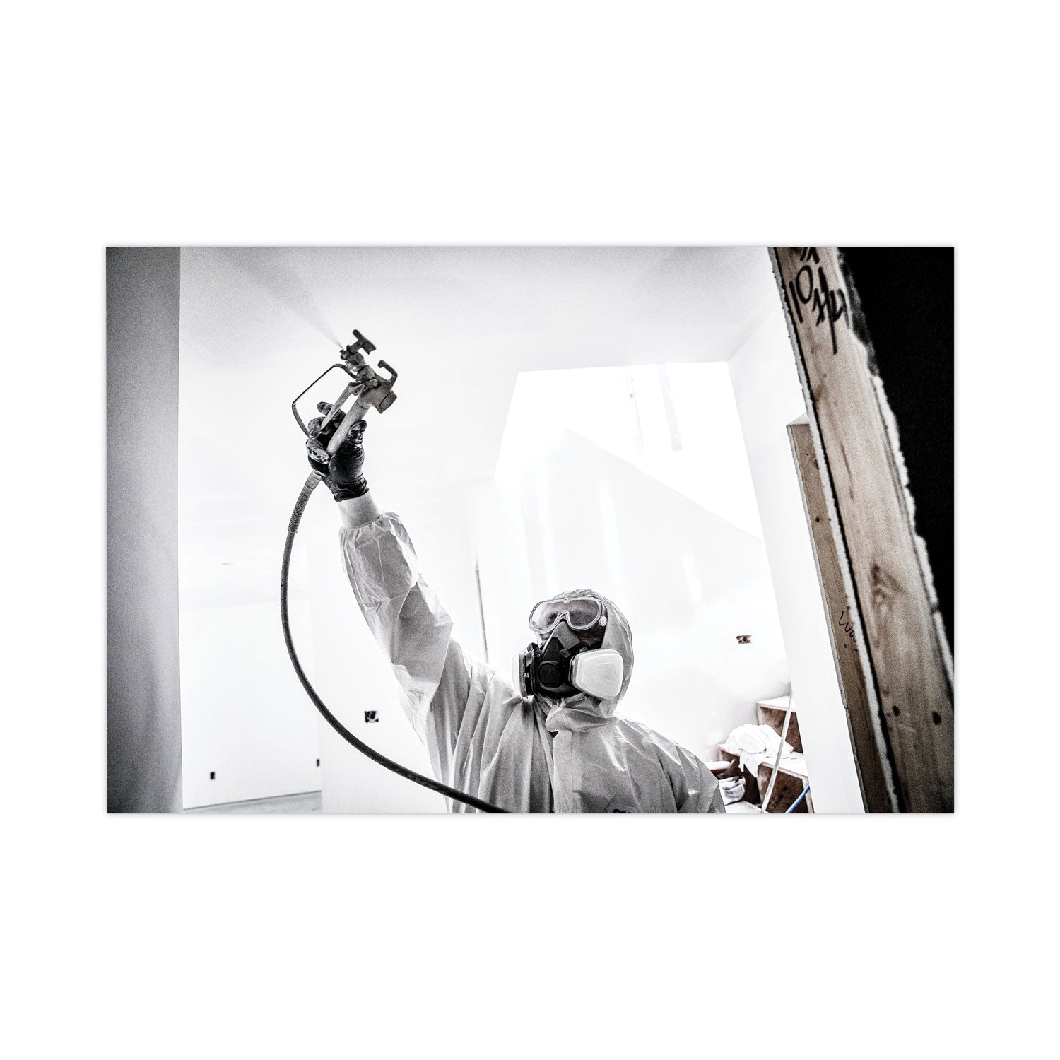 3M™ Half Facepiece Respirator for Paint Spray & Pesticide Protection - Medium Size | Ideal for Painting, Woodworking, and Agricultural Safety