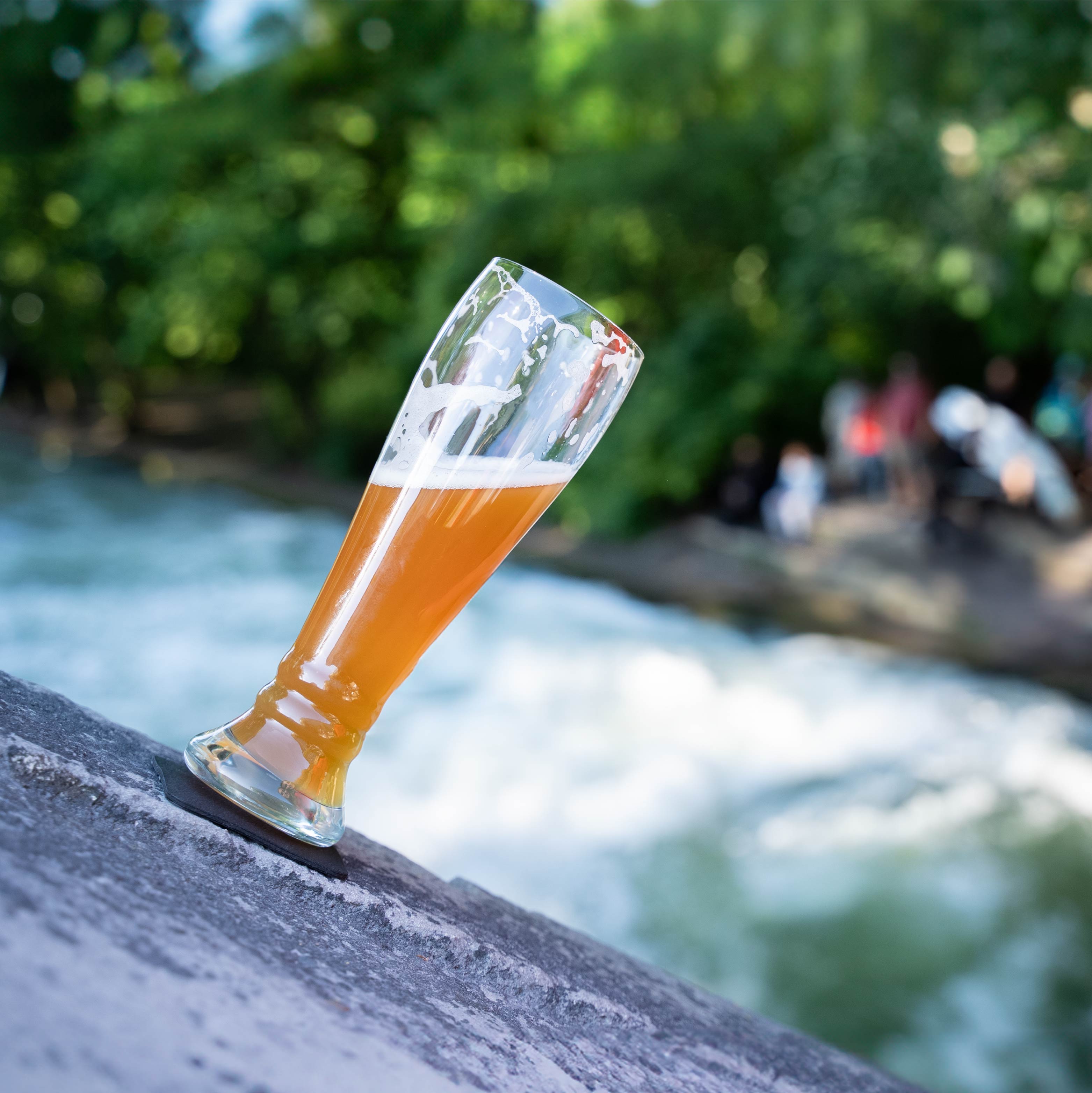 Premium Crystal Glass for Wheat Beer - Elegant & Durable Beer Glassware for Home Bars, Restaurants, and Beer Tasting Events