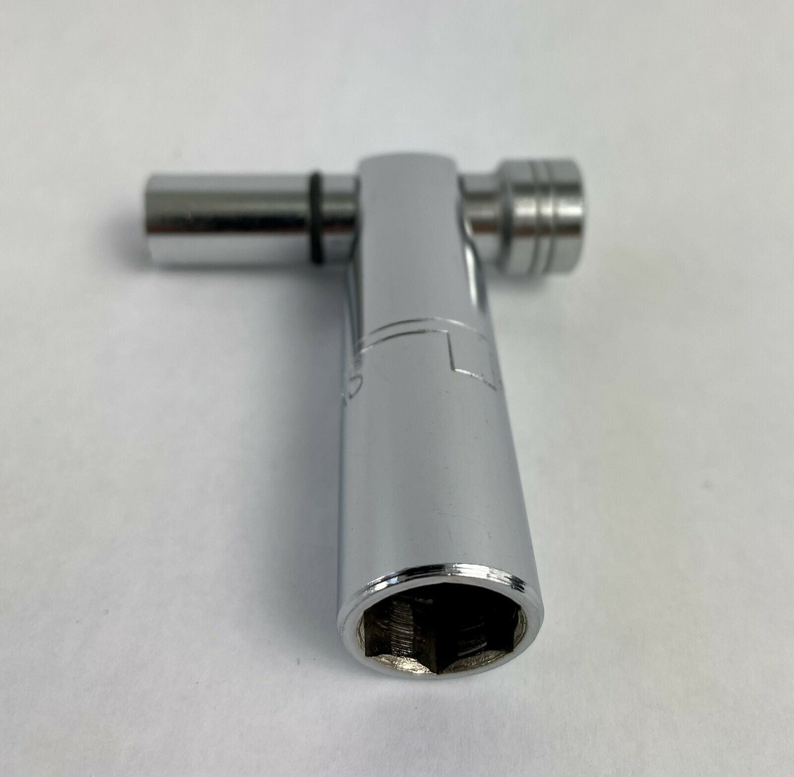 Pocket-Size All-in-One Skateboard T-Tool for Longboard & Tracker Trucks – Perfect for On-the-Go Skateboard Repairs and Maintenance