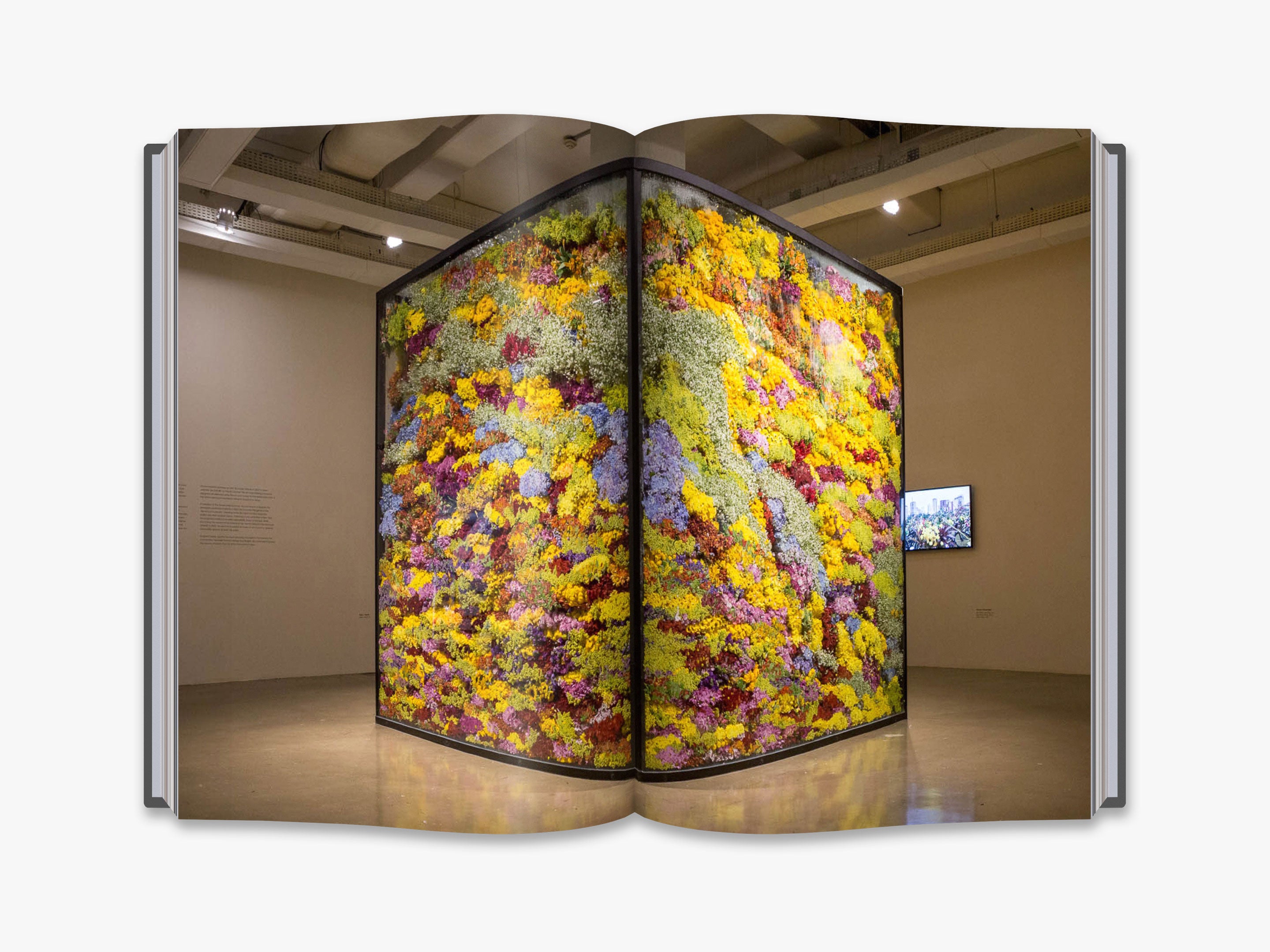 Makoto Azuma Flower Art - Unique Botanical Sculptures & Floral Arrangements for Home Decor, Wedding Centerpieces & Modern Art Displays