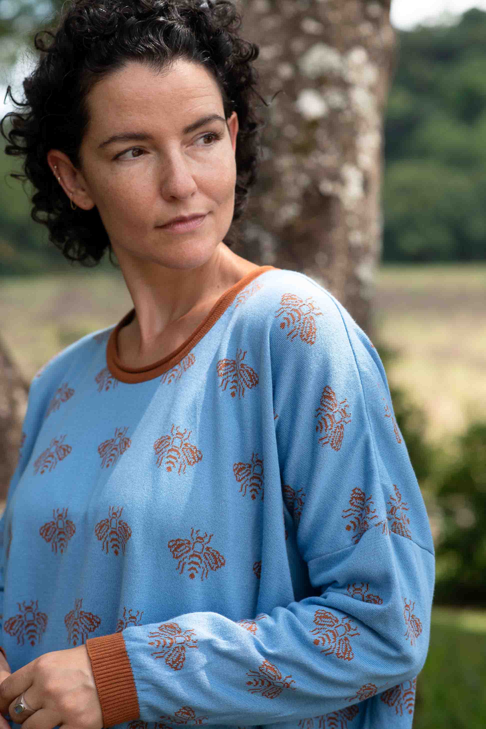 Lazybones Anouk Jumper Bees - Cozy Women's Knit Sweater for Fall & Winter, Casual Wear & Home Relaxation