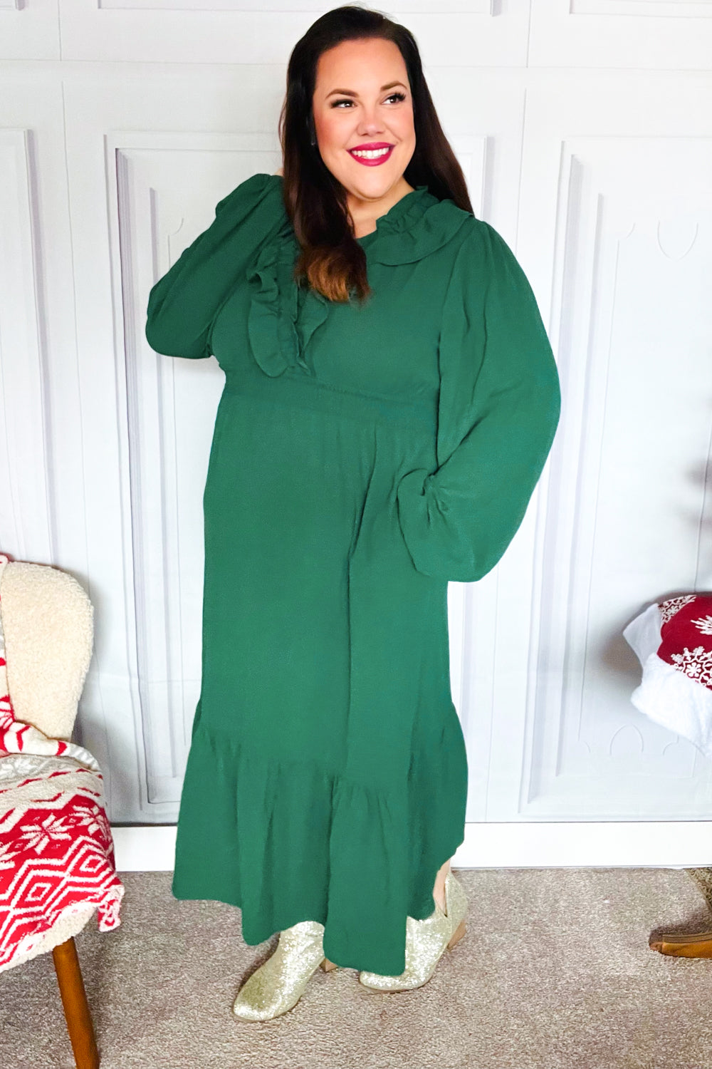 Holiday Green Overlap Ruffle V-Neck Midi Dress for Women - Elegant Party & Cocktail Attire for Christmas, New Year & Special Occasions