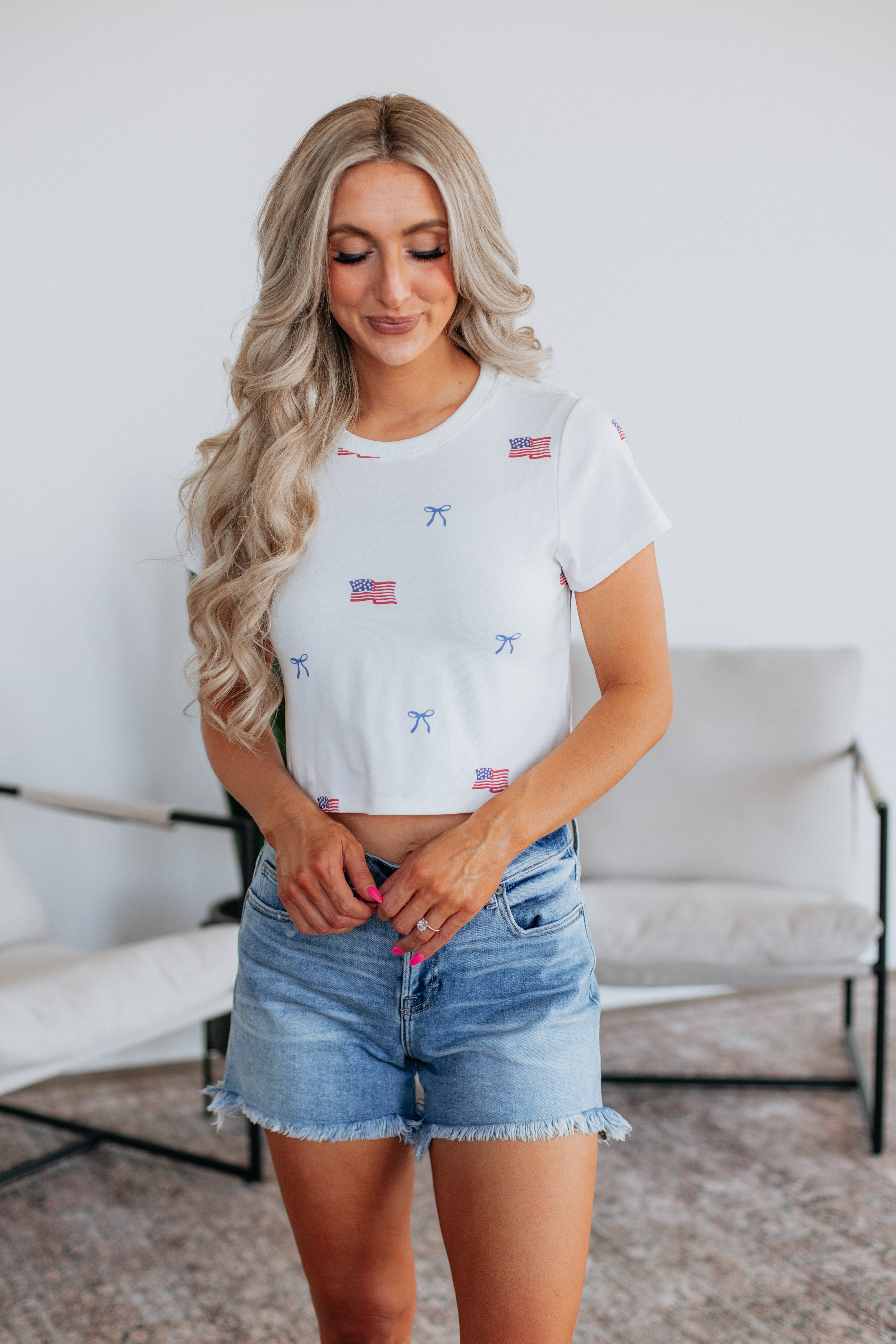 Stylish Bows & Stripes T-Shirt for Women - Trendy Casual Tee for Everyday Wear, Outfits & Layering