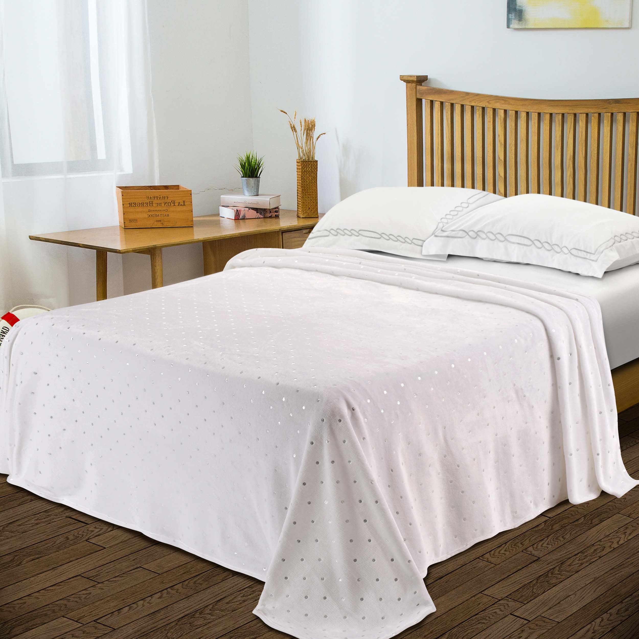 Soft Fleece Plush Blanket - Medium Weight Fluffy Cozy Throw for Couch, Bed & Home Decor - Perfect for Winter, Gifts & Relaxation