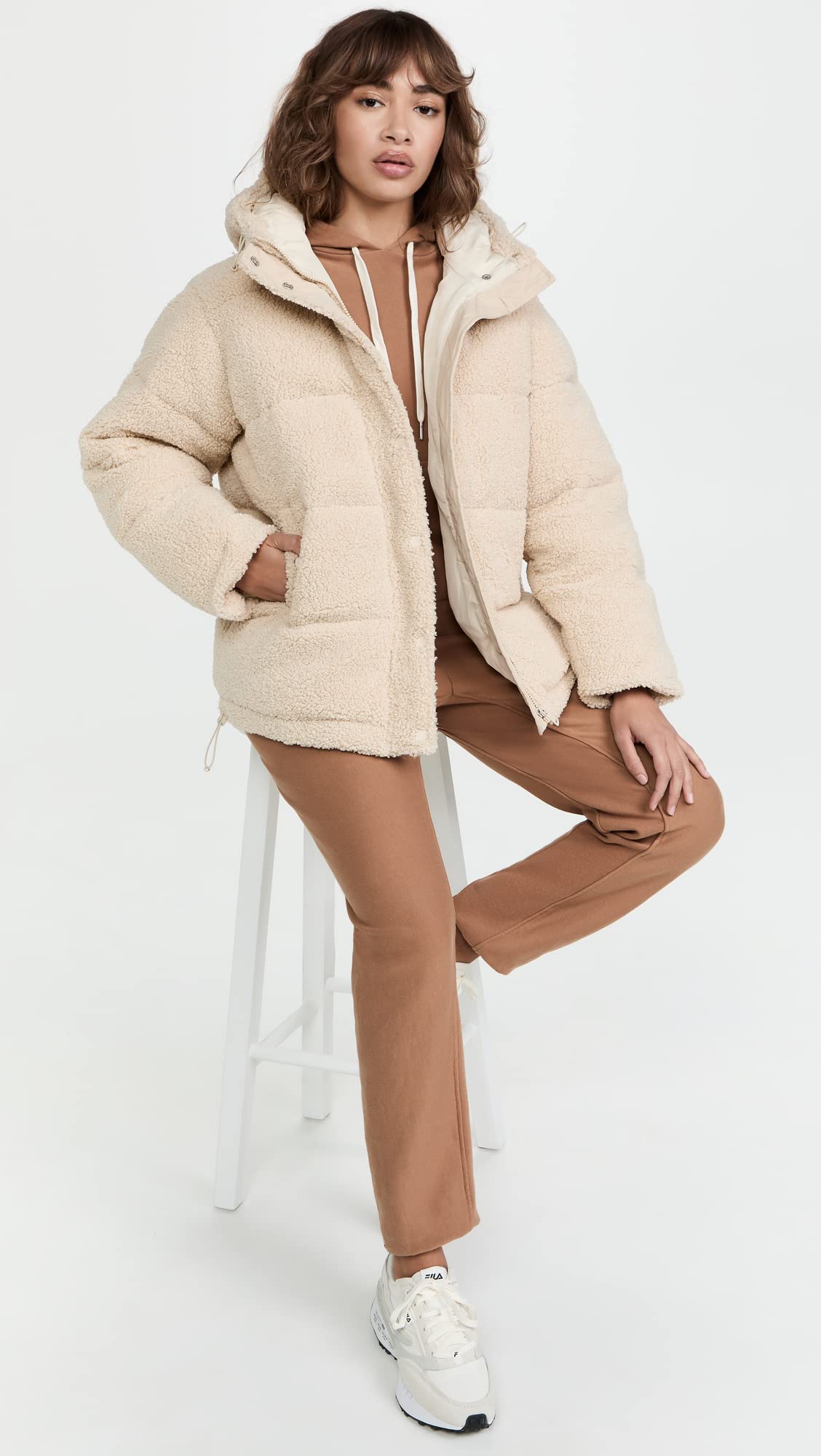 Good American Essentials Women's Sherpa Cocoon Puffer Jacket - Warm Winter Coat with Faux Fur Trim for Cold Weather, Outdoor Activities & Casual Fashion