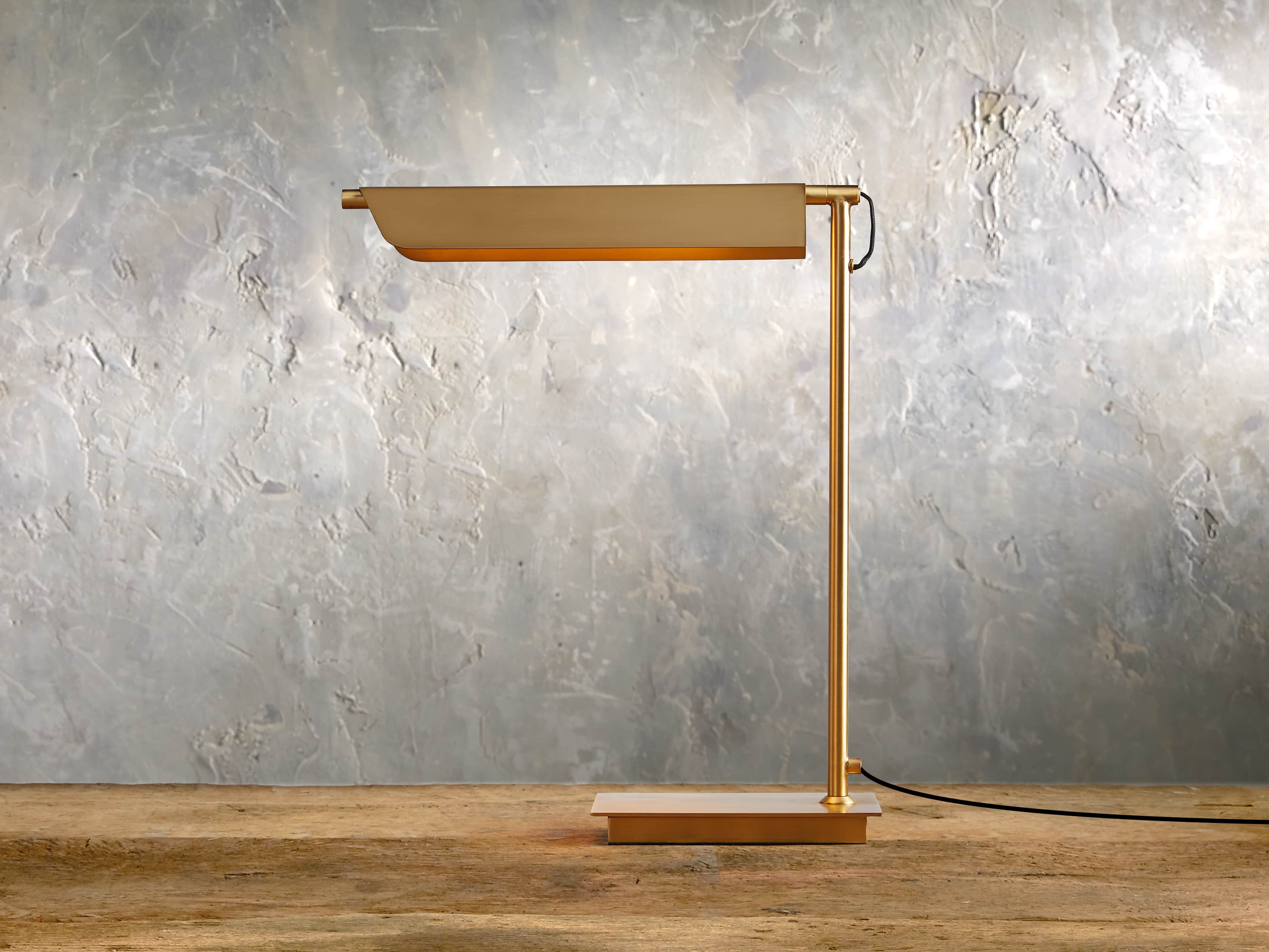 Vintage Brass Table Lamp - Classic Home Decor for Living Room, Bedroom & Office - Elegant Lighting for Reading & Relaxation
