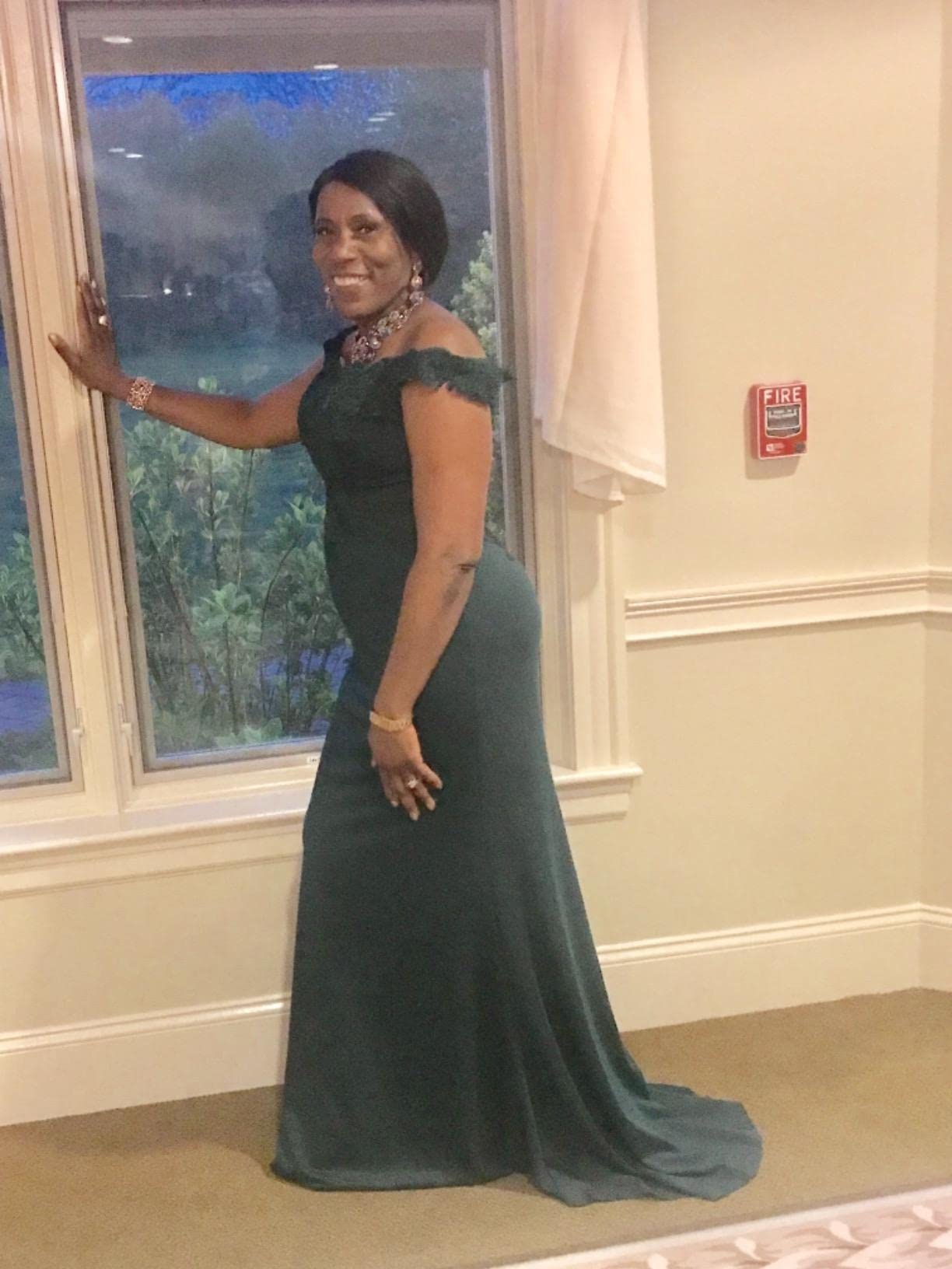 Elegant Off-Shoulder Mermaid Prom Dresses for Women - Long Formal Evening Gowns for Homecoming, Wedding, and Special Occasions