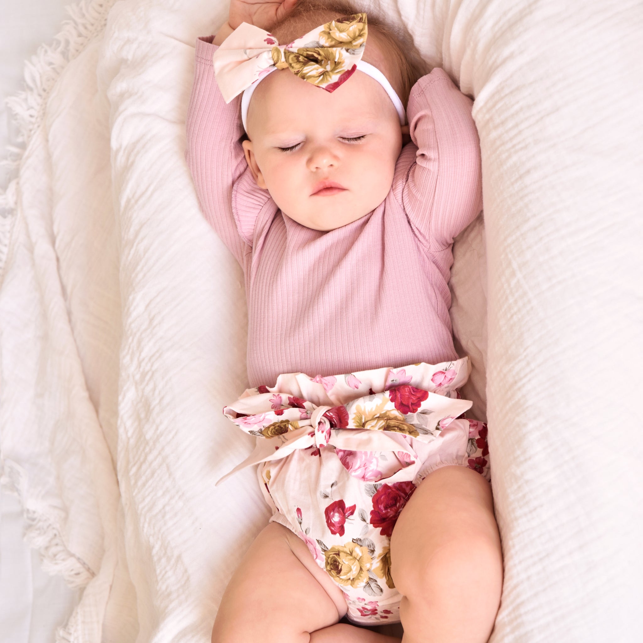 Bloomers & Bow Winnie - Adorable Baby Girl Bloomers with Bow for Photoshoots, Parties & Special Occasions