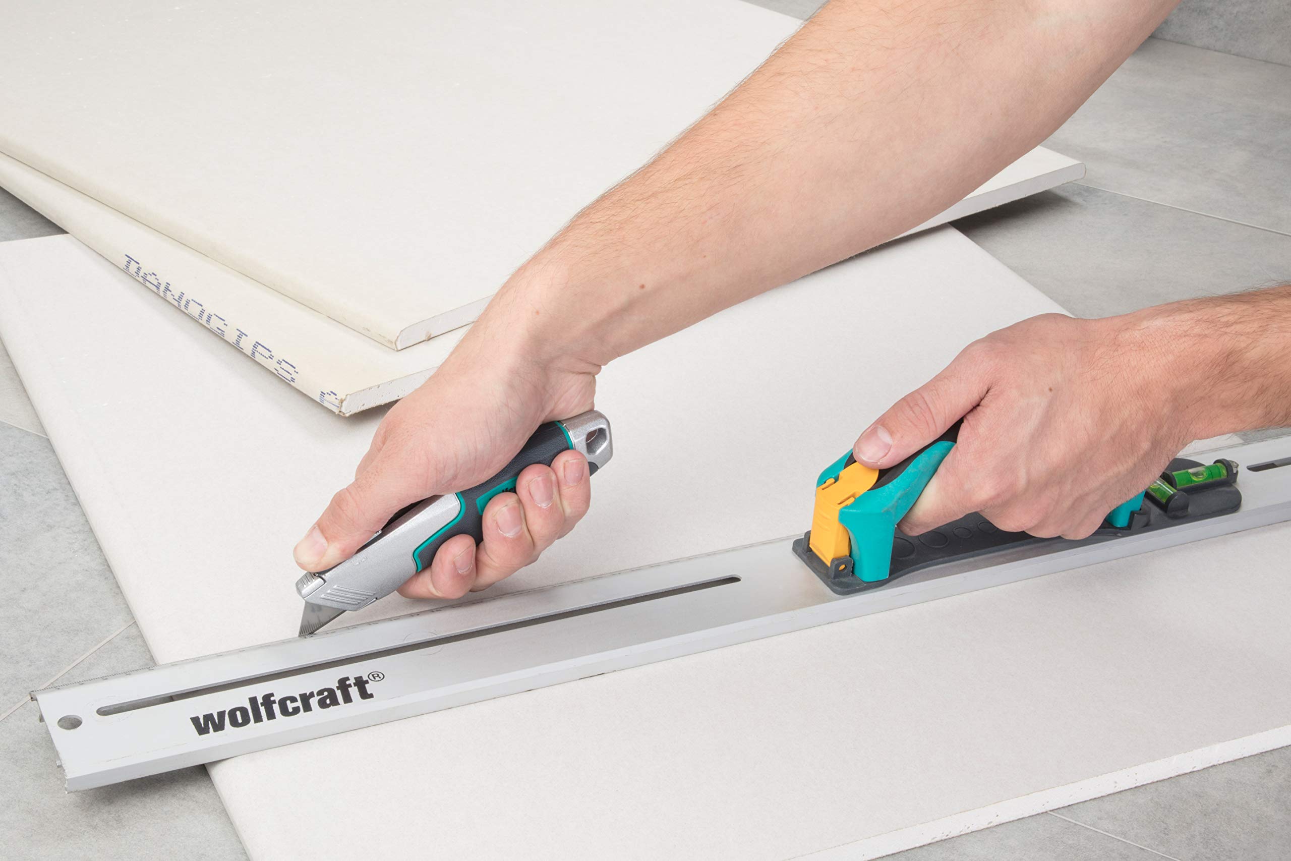 Wolfcraft 4200000 Trapezium Blade Knife - Heavy Duty Utility Knife for Carpentry, DIY Projects & Crafting - Perfect for Cutting Cardboard, Foam & Packaging Materials