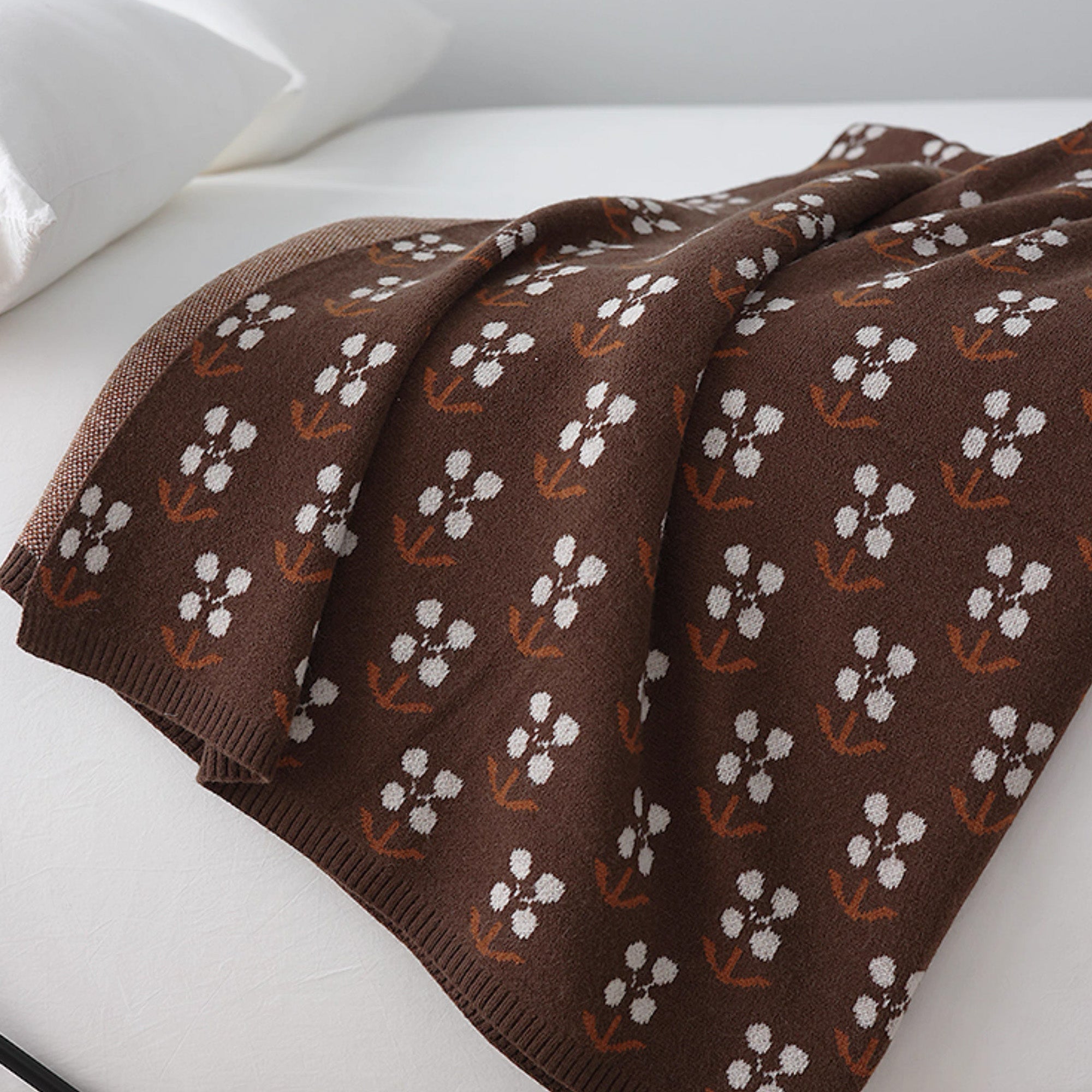 Cozy Chunky Knit Tassel Throw Blanket - Soft Warm Fleece Blanket for Couch, Bed & Home Decor - Perfect for Winter, Gifts & Cozy Nights