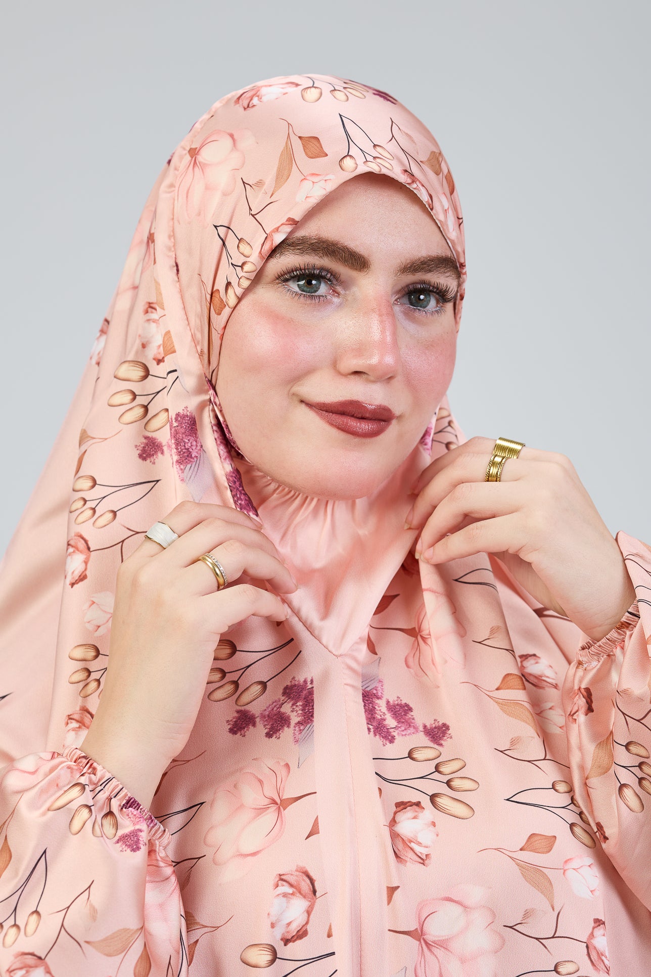 Mazna Blush Bloom Satin Prayer Gown with Pouch & Elastic Cuffs - Elegant Islamic Prayer Dress for Women, Comfortable Modest Nightgown for Home & Mosque Worship