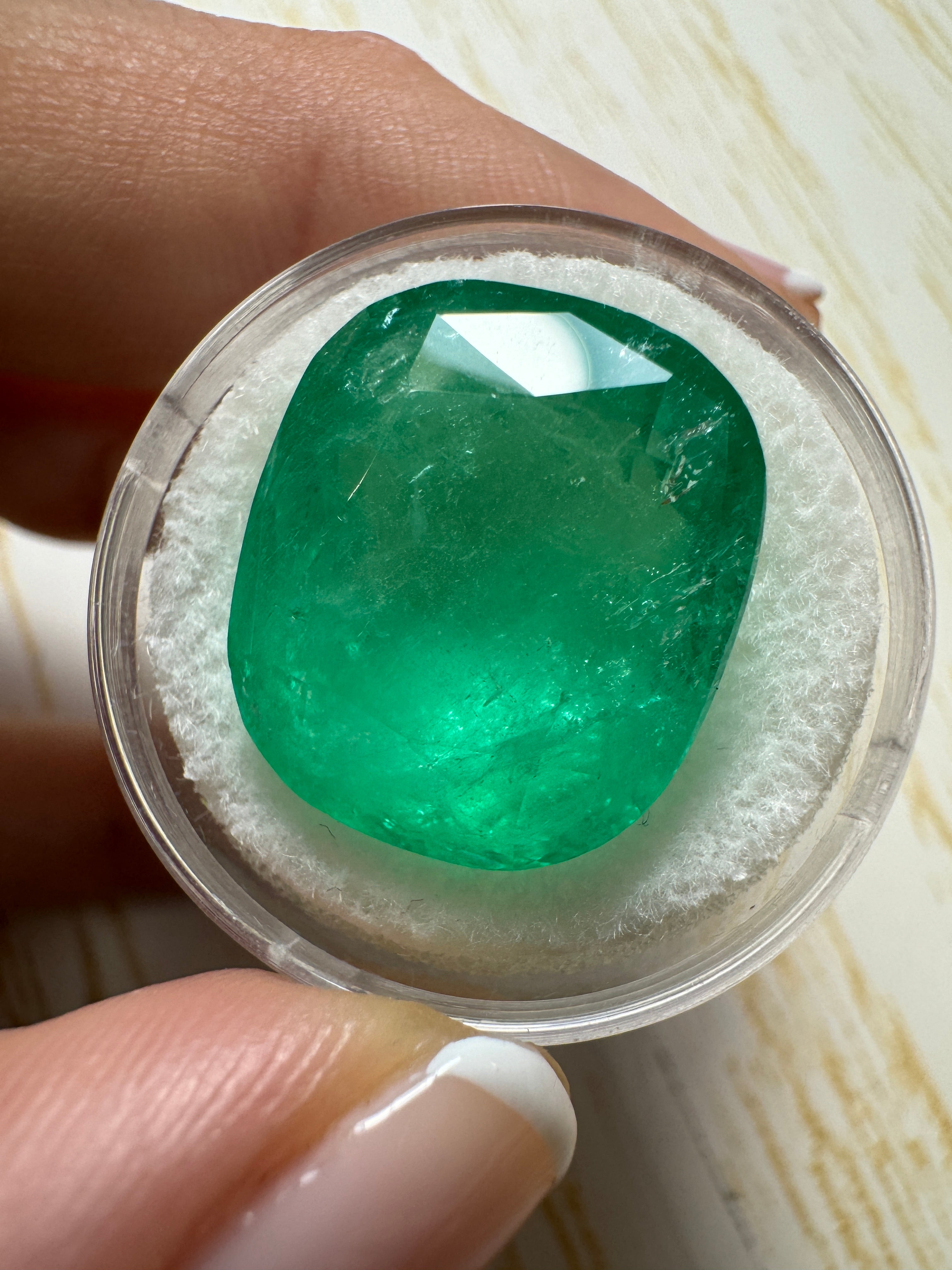 22.61 Carat Natural Colombian Emerald - Loose Cushion Cut Gemstone for Jewelry Making (18x16mm, Spring Green) | Perfect for Engagement Rings, Necklaces & Custom Designs