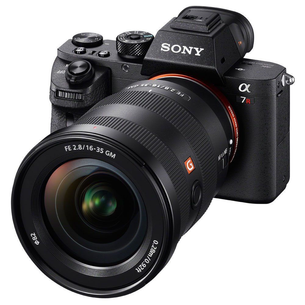 Sony SEL1635GM FE 16-35mm F2.8 GM Wide-Angle Zoom Lens for Full-Frame E-Mount Cameras | Professional Photography | Includes Sandisk Extreme PRO 128GB SDXC UHS-1 Memory Card | Perfect for Landscape, Travel & Wedding Photography