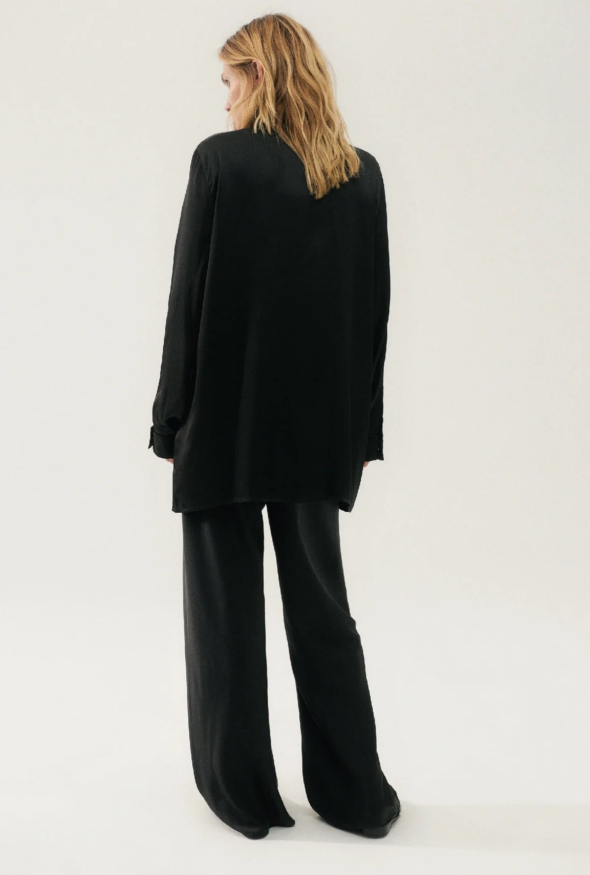 Stylish Black Boyfriend Shirt for Women - Casual Oversized Button Down Top for Everyday Wear, Office & Date Nights
