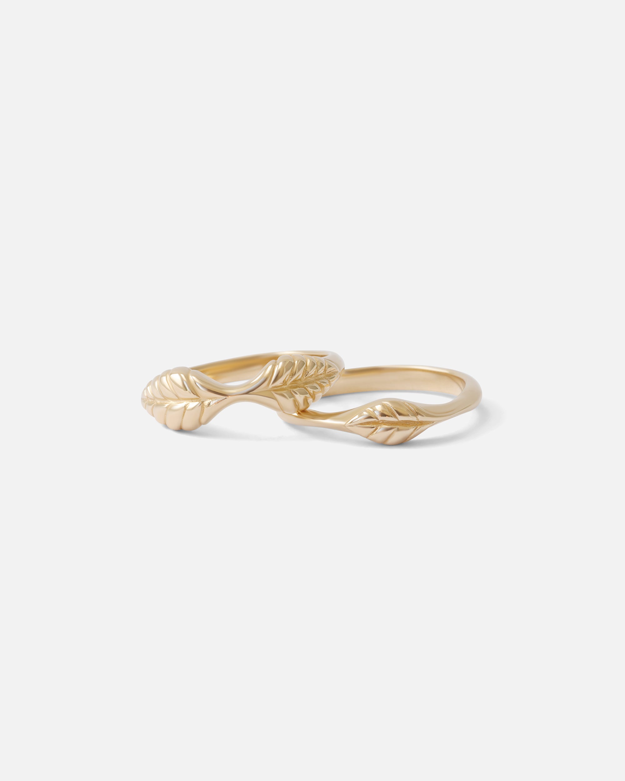 Single Leaf Stacker Ring - Elegant Minimalist Stackable Band for Women - Perfect for Everyday Wear, Layering & Gift Giving