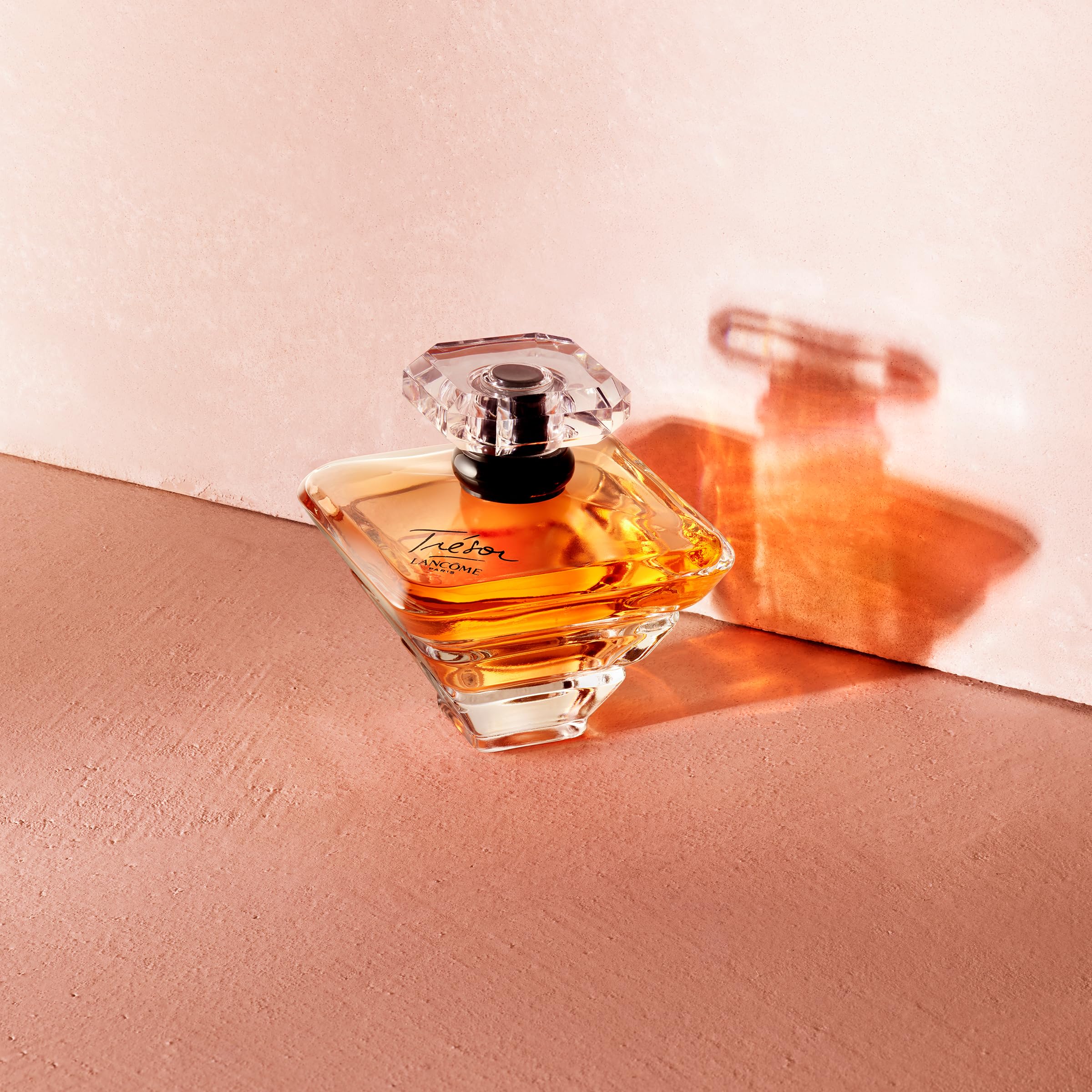 Lancôme Trésor Eau de Parfum for Women - Long Lasting Floral Perfume with Rose, Lilac, Peach & Apricot Blossom Notes - Elegant Romantic Fragrance for Date Night, Wedding & Special Occasions