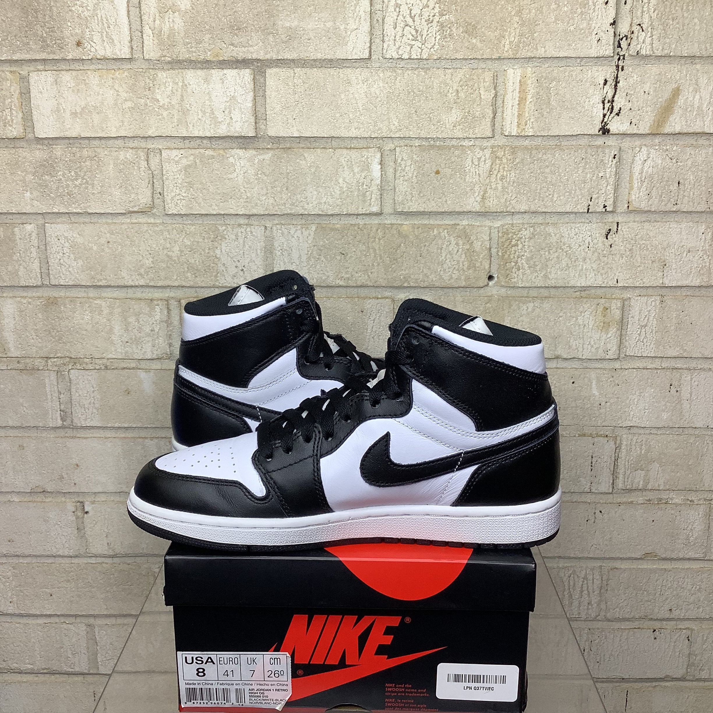 Original Air Jordan 1 Retro High OG 'Black/White' Men's Basketball Shoes Size 8 (555088-010) - Classic Sneakers for Streetwear, Casual & Sports Fashion