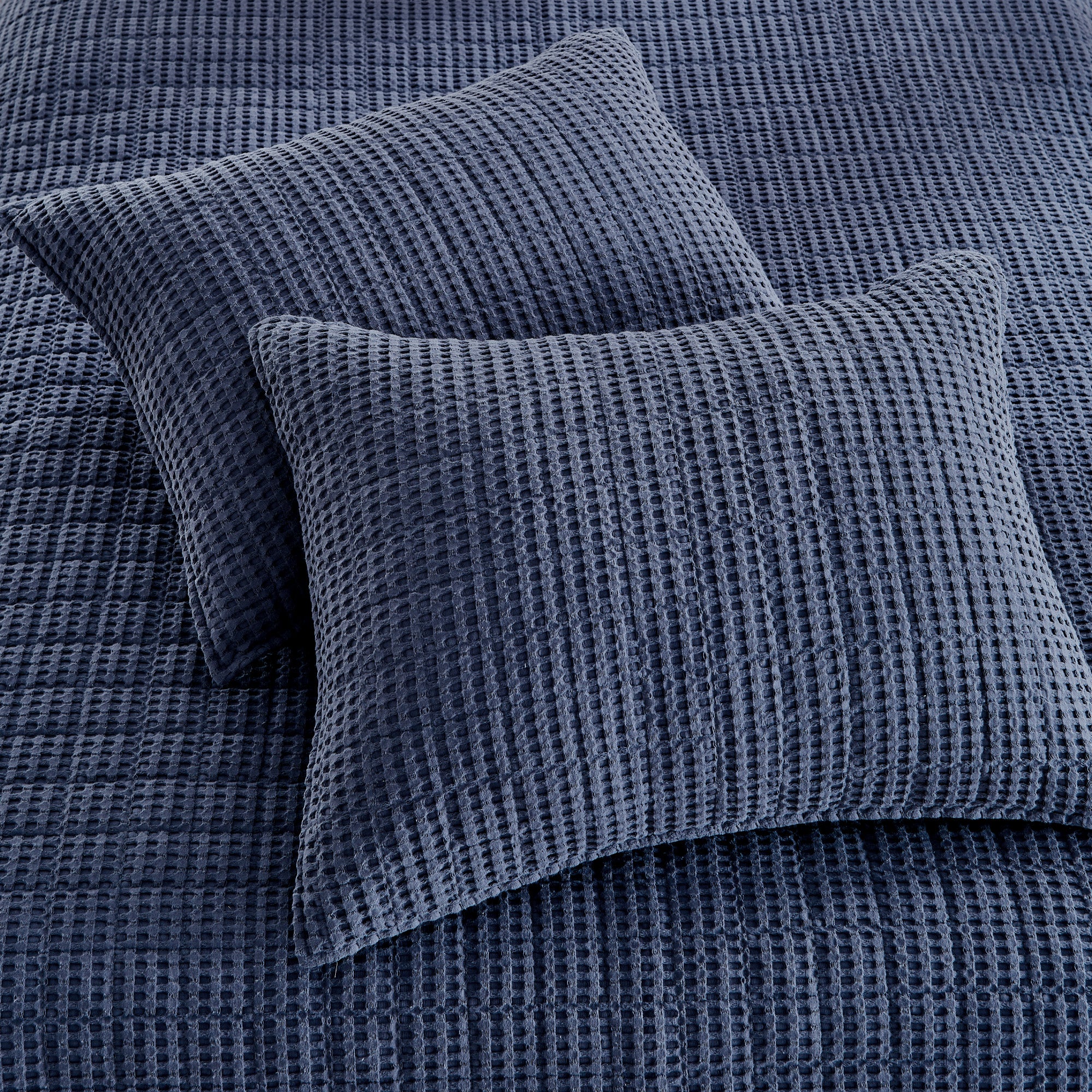 Luxury Mills Waffle Quilt Set - Ultra Soft Bedding Collection for Queen/King Size Beds - Perfect for Cozy Bedrooms, Guest Rooms & Hotel Stays