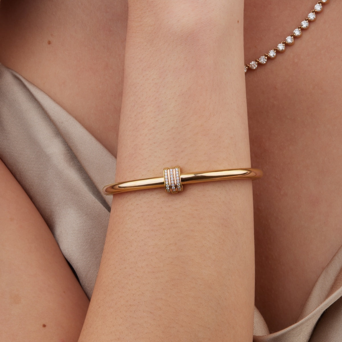 Luxe Latch Bracelet - Elegant Adjustable Gold/Silver Jewelry for Women | Perfect for Parties, Weddings & Everyday Wear