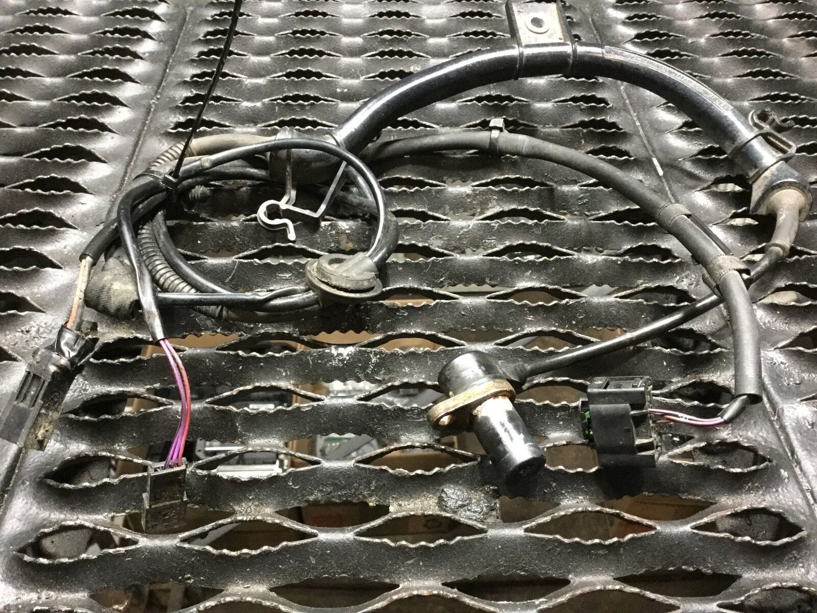 04 05 06 Audi A4 AWD Rear Left ABS Speed Sensor - OEM Quality Anti-Lock Brake System Part - Perfect for Brake Maintenance & Performance Driving