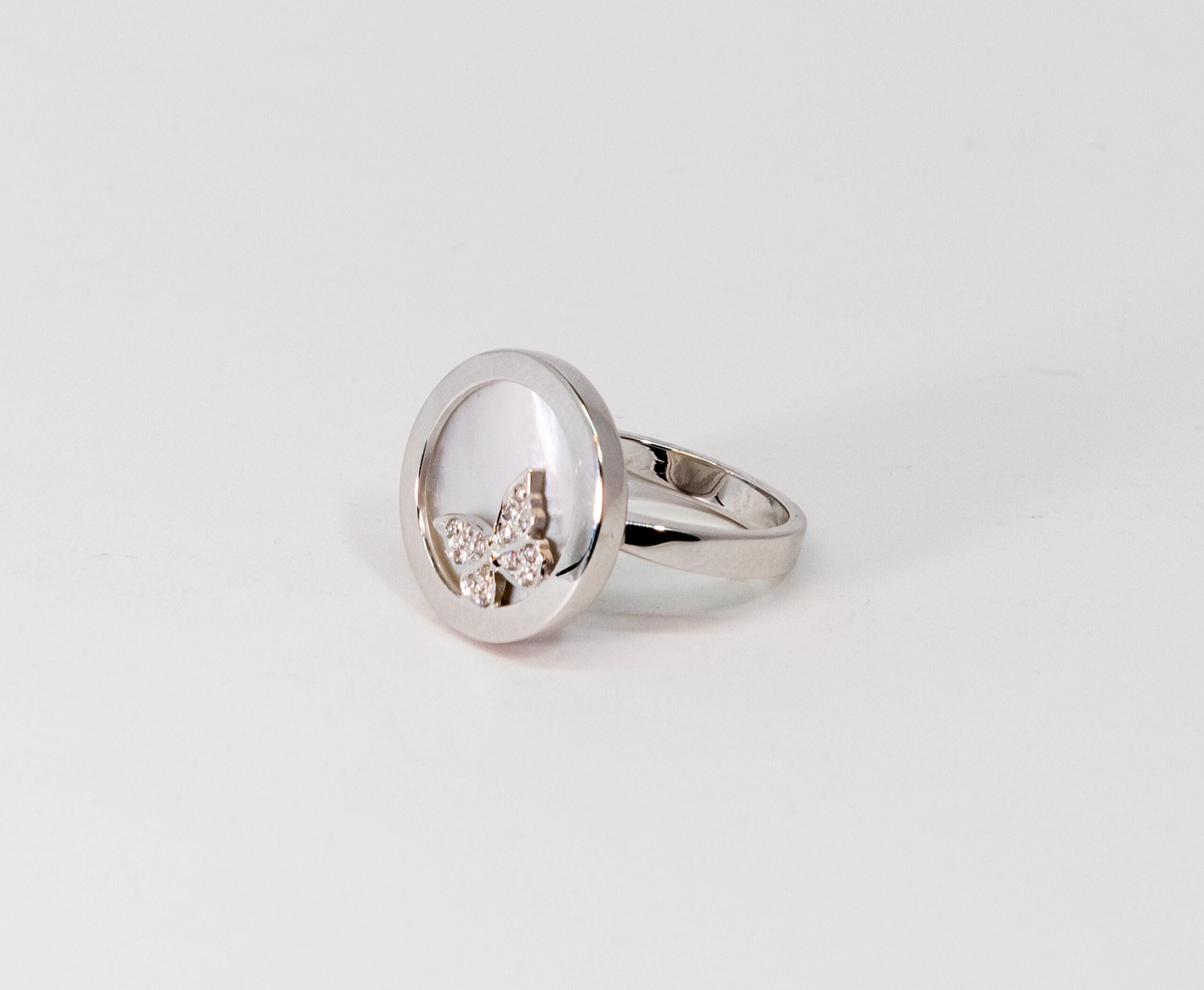 Carrera Y Carrera Baile de Mariposas 18K White Gold Mother of Pearl Ring - Elegant Butterfly Design Jewelry for Women, Perfect for Weddings, Anniversaries & Special Occasions