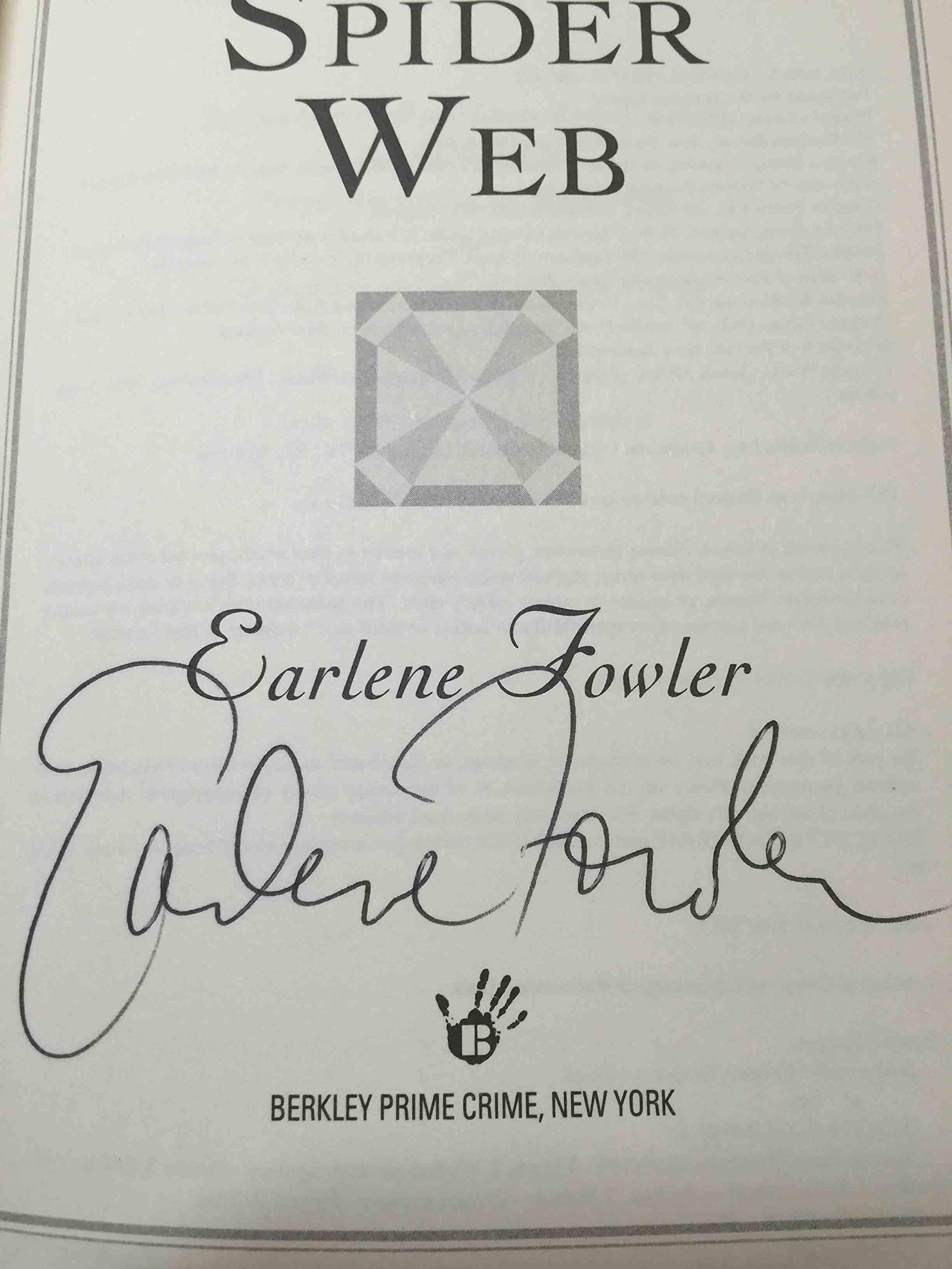 Spider Web (Benni Harper Mystery) - Cozy Mystery Novel for Book Clubs & Rainy Day Reading