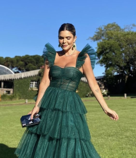 Elegant Green A-Line Layered Prom Dress with Tulle Skirt - Formal Evening Gown for Homecoming, Prom Night & Special Occasions | Style 2153
