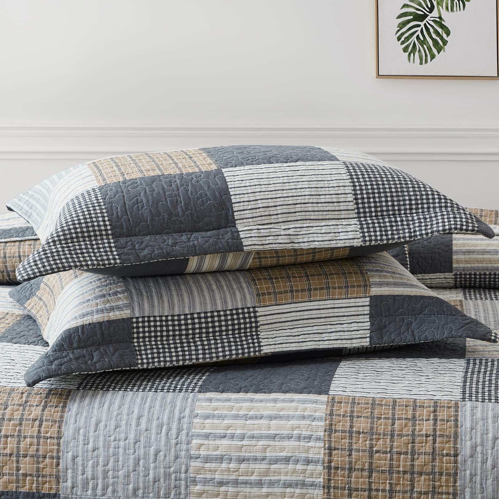 PANGUSHAN 100% Cotton Queen Size Quilt Set - Reversible Patchwork Plaid Bedding | Farmhouse Lightweight Comforter in Grey, Black, Tan, White & Cream | 3-Piece Bedspread for Cozy Home Decor & Guest Room Styling