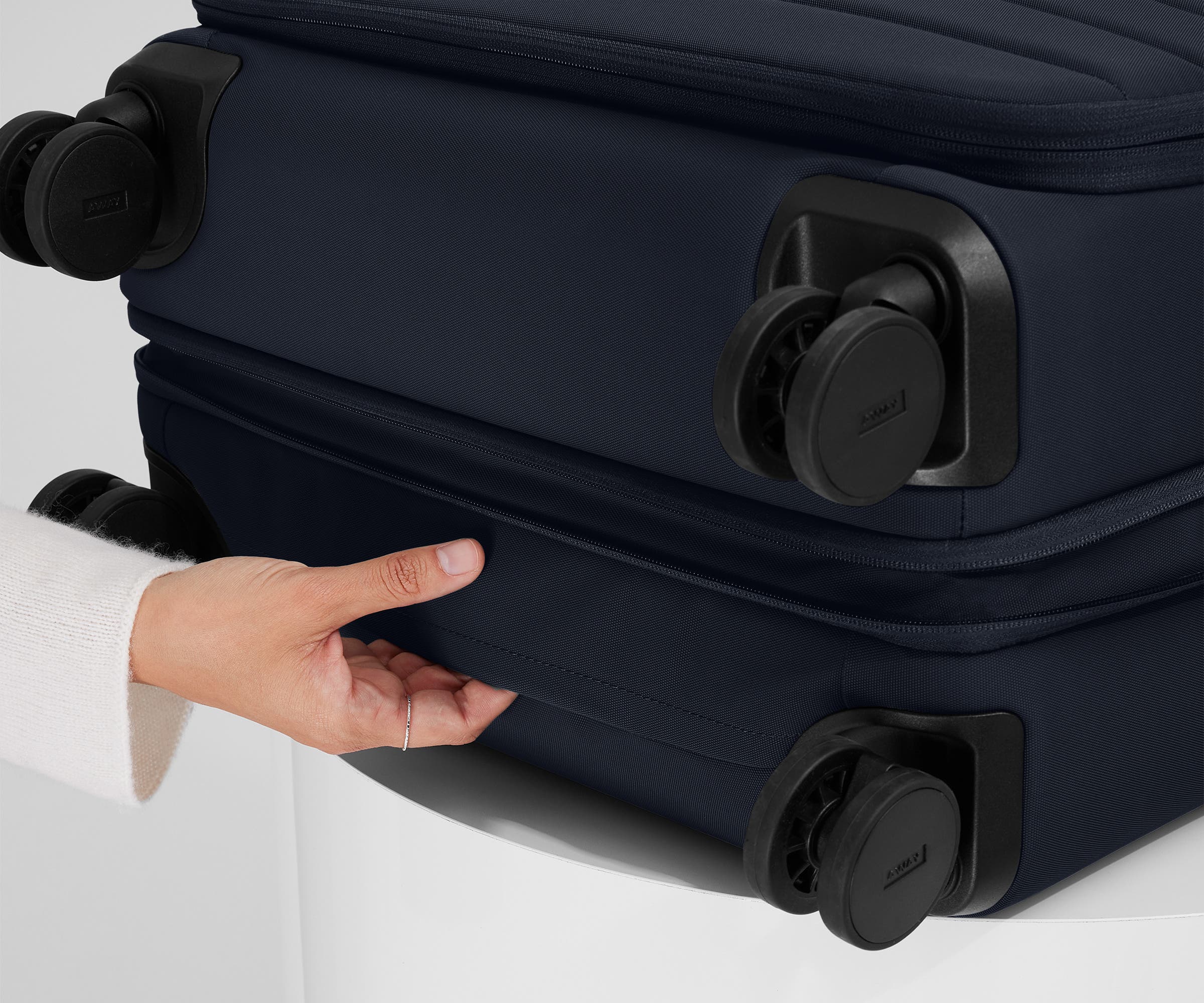 Premium Softside Medium Luggage in Navy Blue - Lightweight & Durable Carry-On Suitcase for Travel, Business Trips & Weekend Getaways
