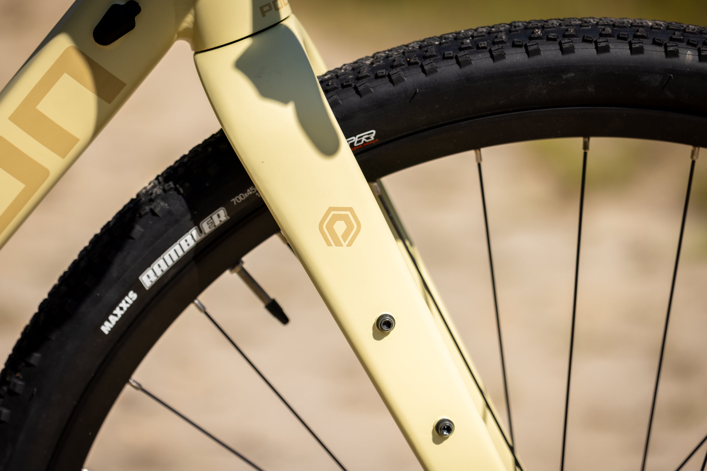 Polygon Bend R6X Gravel Bike - Lightweight Aluminum Frame, Shimano GRX Groupset, All-Terrain Performance for Adventure Riding & Commuting