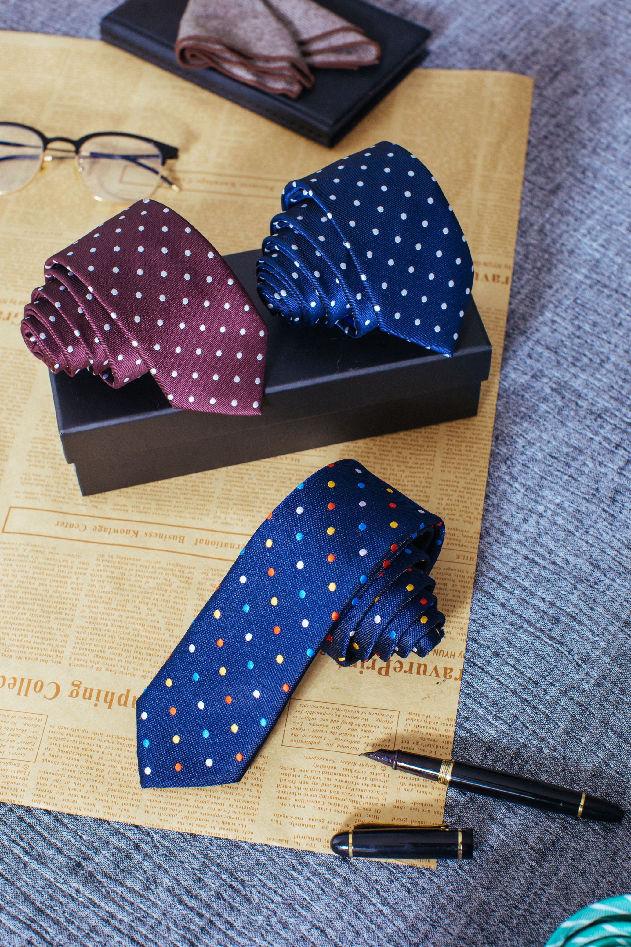 Stylish Dot Pattern Neckties for Men - Classic Polka Dotted Silk Tie for Business, Wedding & Formal Occasions
