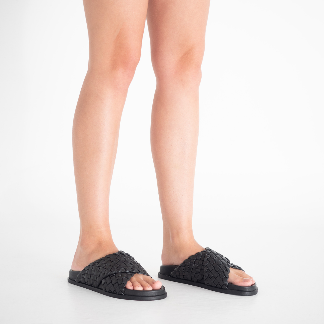 Evelyn Comfortable Black Footbed Sandals - Perfect for Summer Beach, Walking, and Casual Outfits