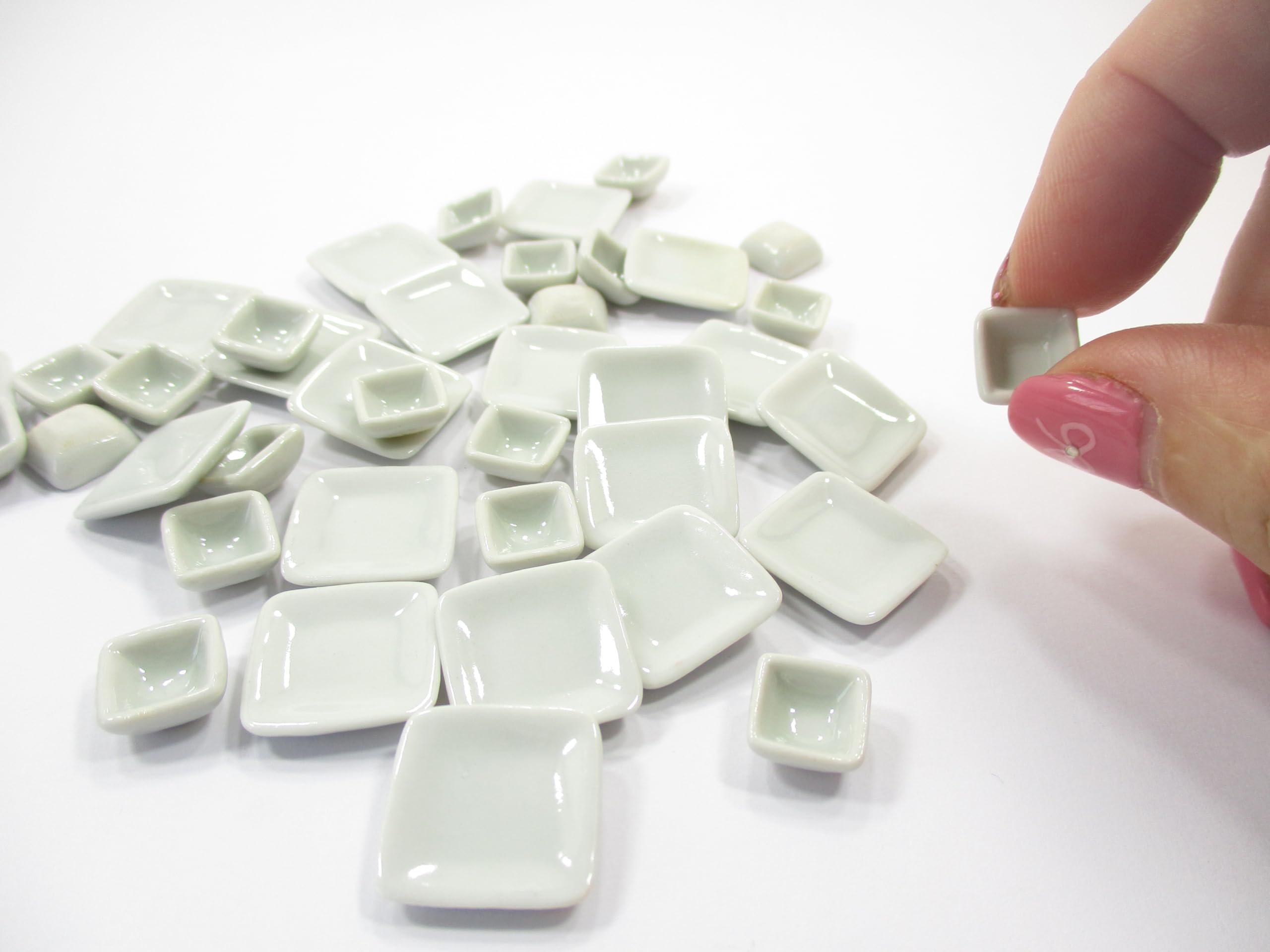 20-Piece White Ceramic Miniature Square Plates & Bowls Set for Dollhouse - Perfect for Miniature Displays, DIY Crafts, and Tea Party Scenes