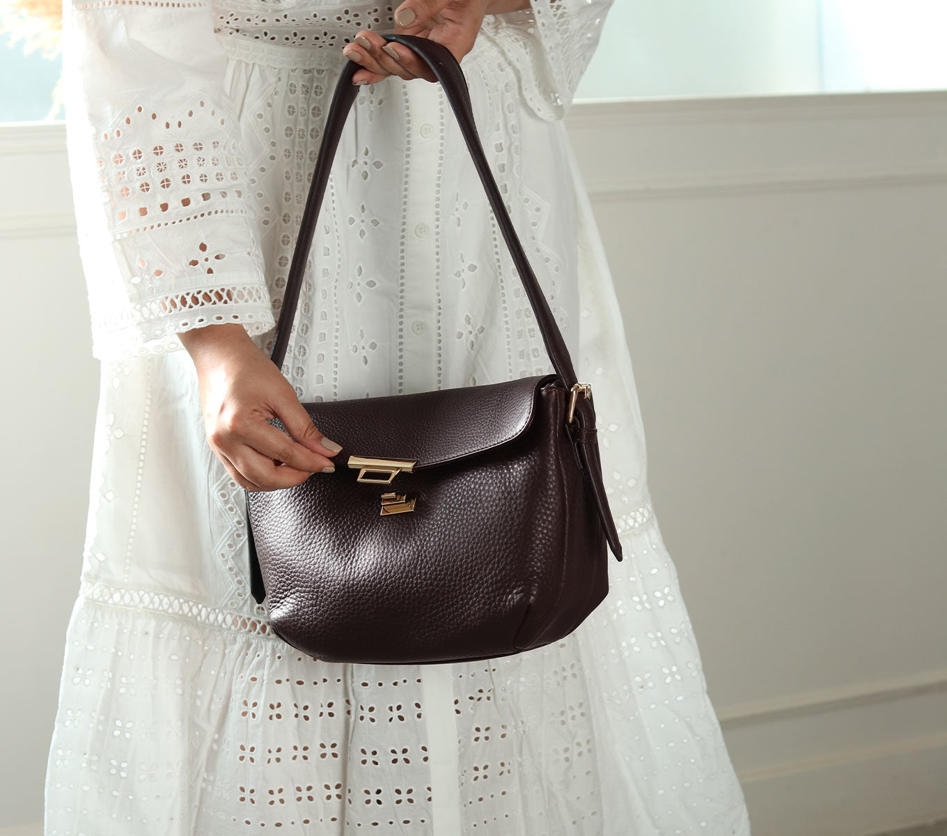 Vera Women's Leather Handbag - Stylish Crossbody Purse for Everyday Use, Work & Travel | Durable & Fashionable Shoulder Bag