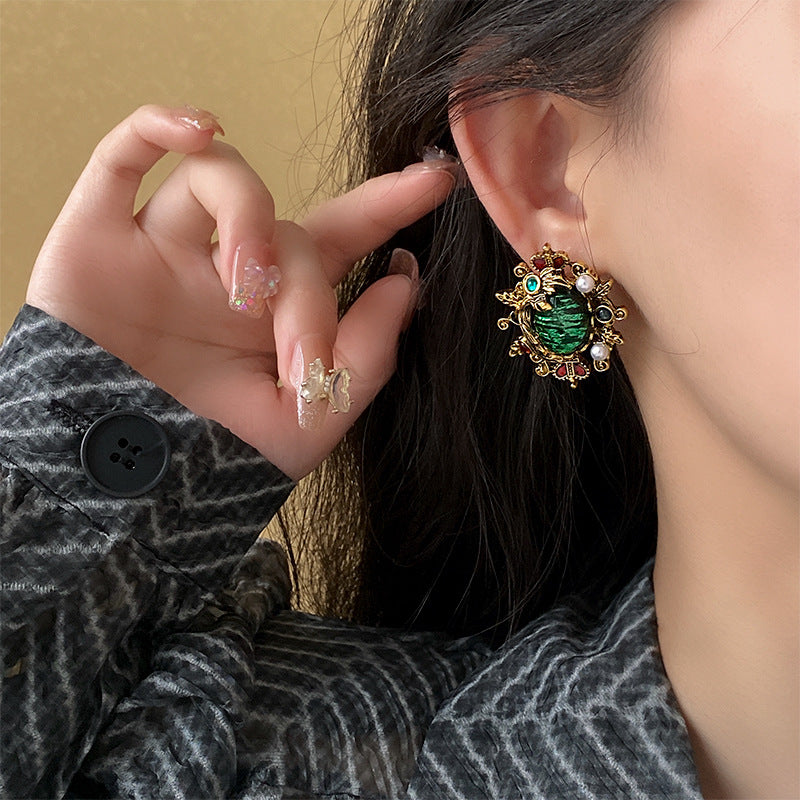 Luxury Vintage Crown Pearl Stud Earrings for Women - 14K Gold Plated Elegant Jewelry Gift (HE14025) | Perfect for Weddings, Parties & Special Occasions