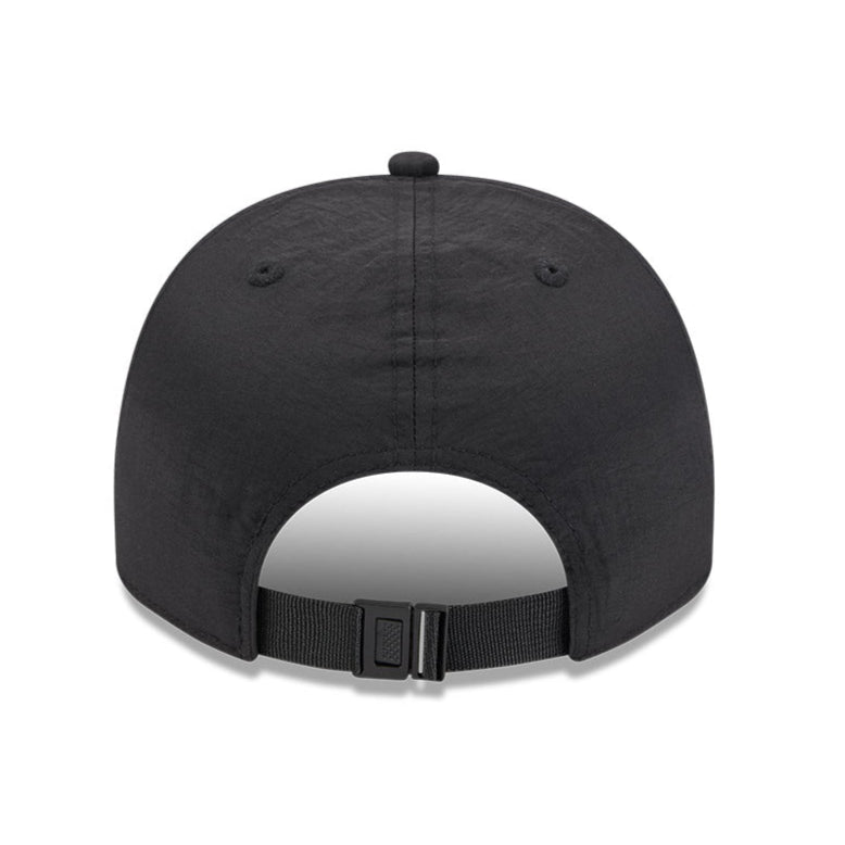 New Era Chicago Bulls Strapback Golf Hat - Adjustable Nylon Snapback Cap for Men & Women - Perfect for Golf, Baseball, Basketball Games & Outdoor Activities