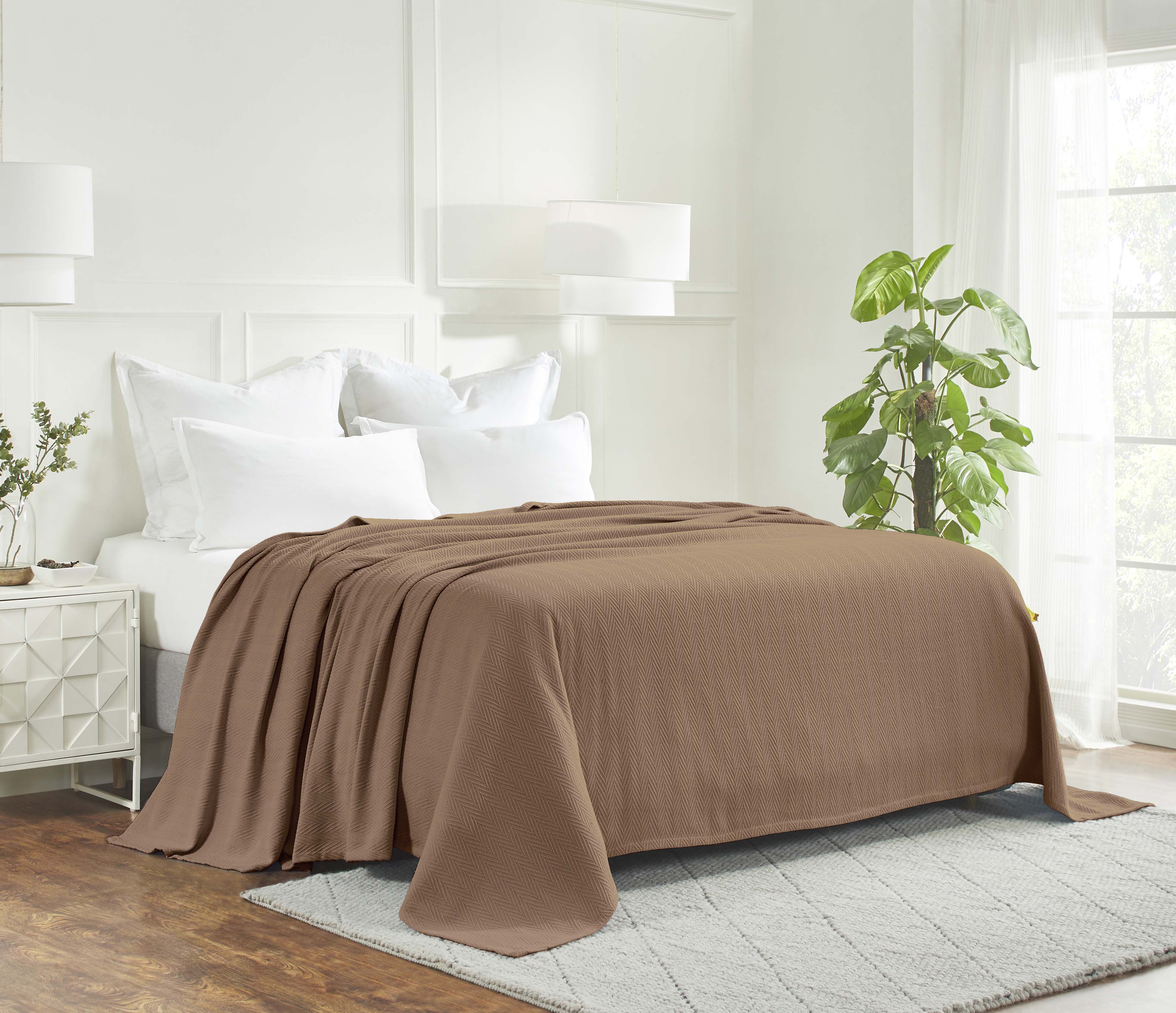 Soft All-Season Chevron Cotton Bed Blanket & Sofa Throw - Cozy Home Decor for Living Room, Bedroom, and Travel
