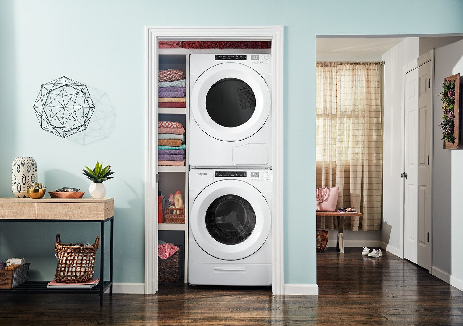 Whirlpool White Front Load Washer 5.0 cu. ft. & Gas Dryer 7.4 cu. ft. WFW560CHW/WGD560LHW - Perfect for Laundry Rooms & Energy-Efficient Home Use