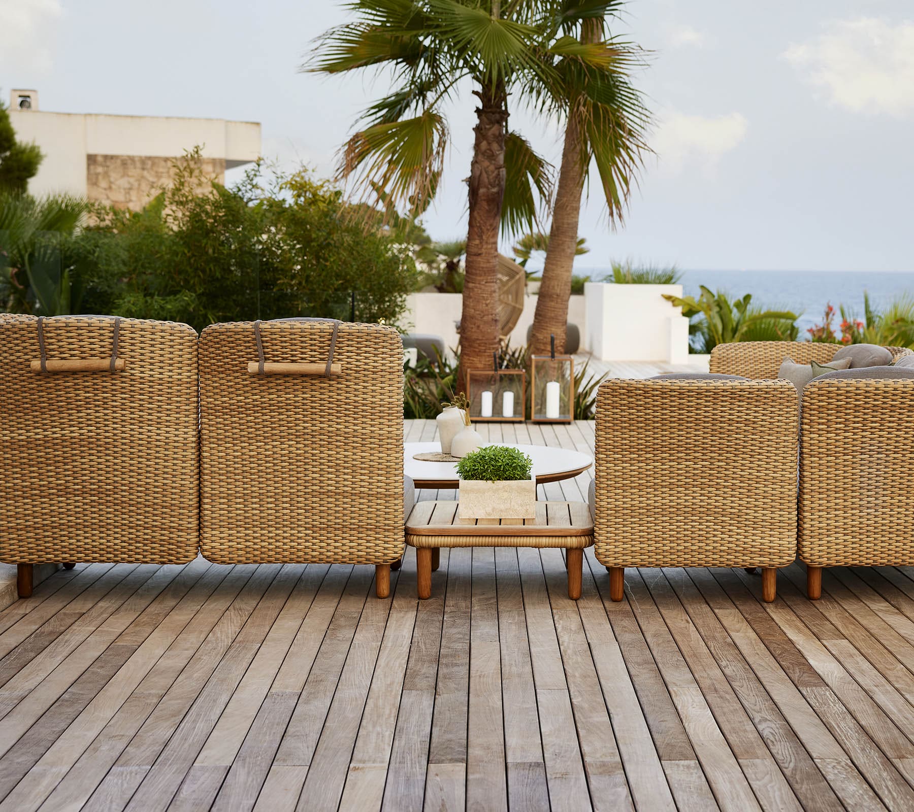 Premium Teak Wood Outdoor Coffee Table - Weather-Resistant Patio Furniture for Garden, Poolside & Backyard Relaxation