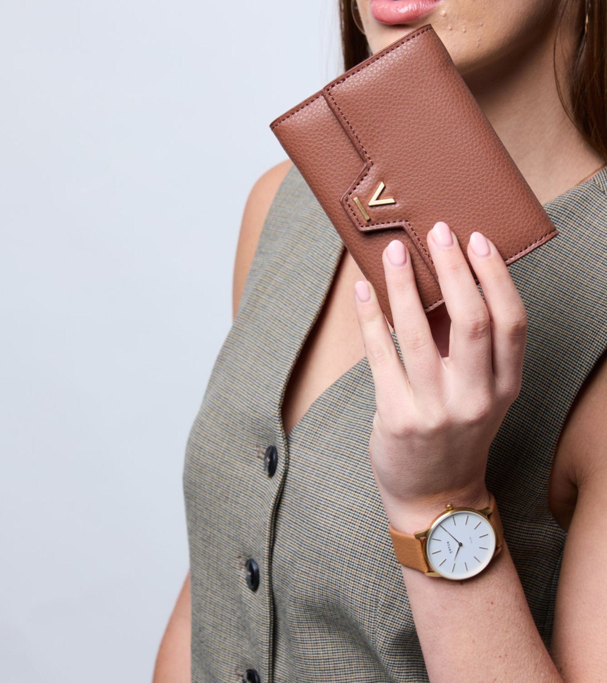 Clemmie Women's Vegan Bio-Based Bamboo Trifold Wallet | Eco-Friendly Brown Leather Alternative | Perfect for Everyday Use, Travel & Minimalist Lifestyle